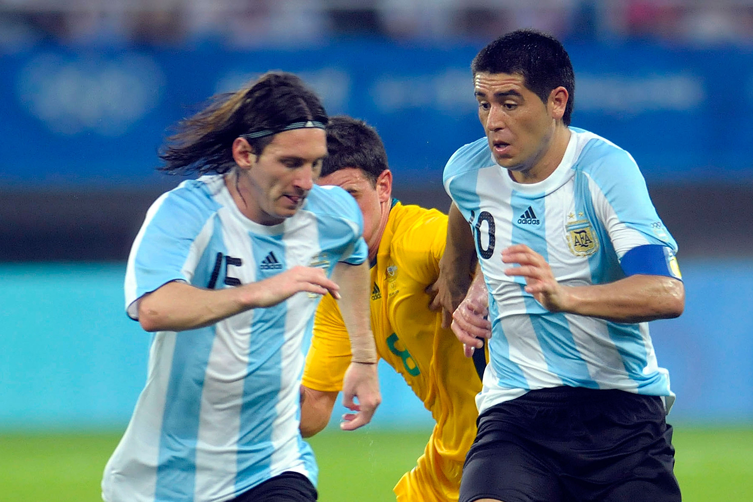 Juan Riquelme e Lionel Messi em ação pela Argentina nos Jogos Olímpicos de Pequim, em 2008 - Alexander Hassenstein/Getty Images