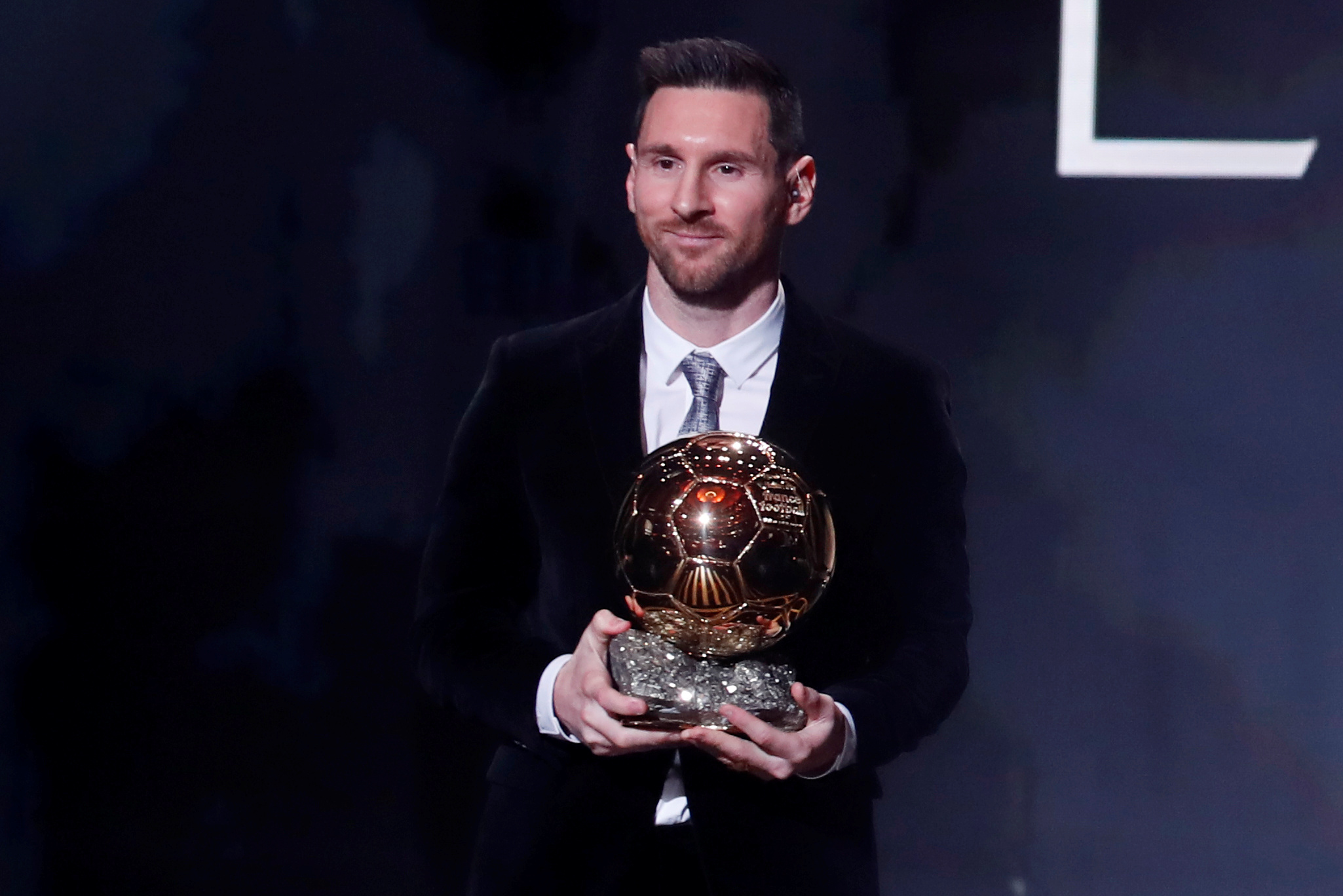 Troféu Melhor Jogador Futebol Prêmio Ballon Bola De Ouro