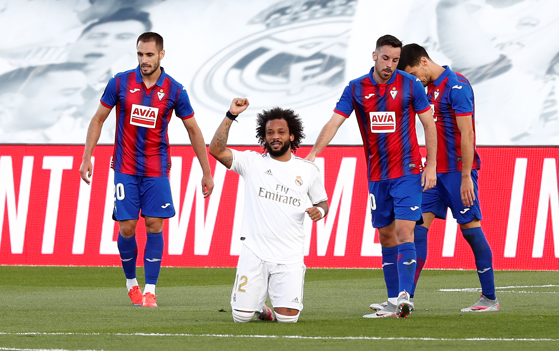 Marcelo faz gesto contra o racismo ao comemorar gol do Real Madrid