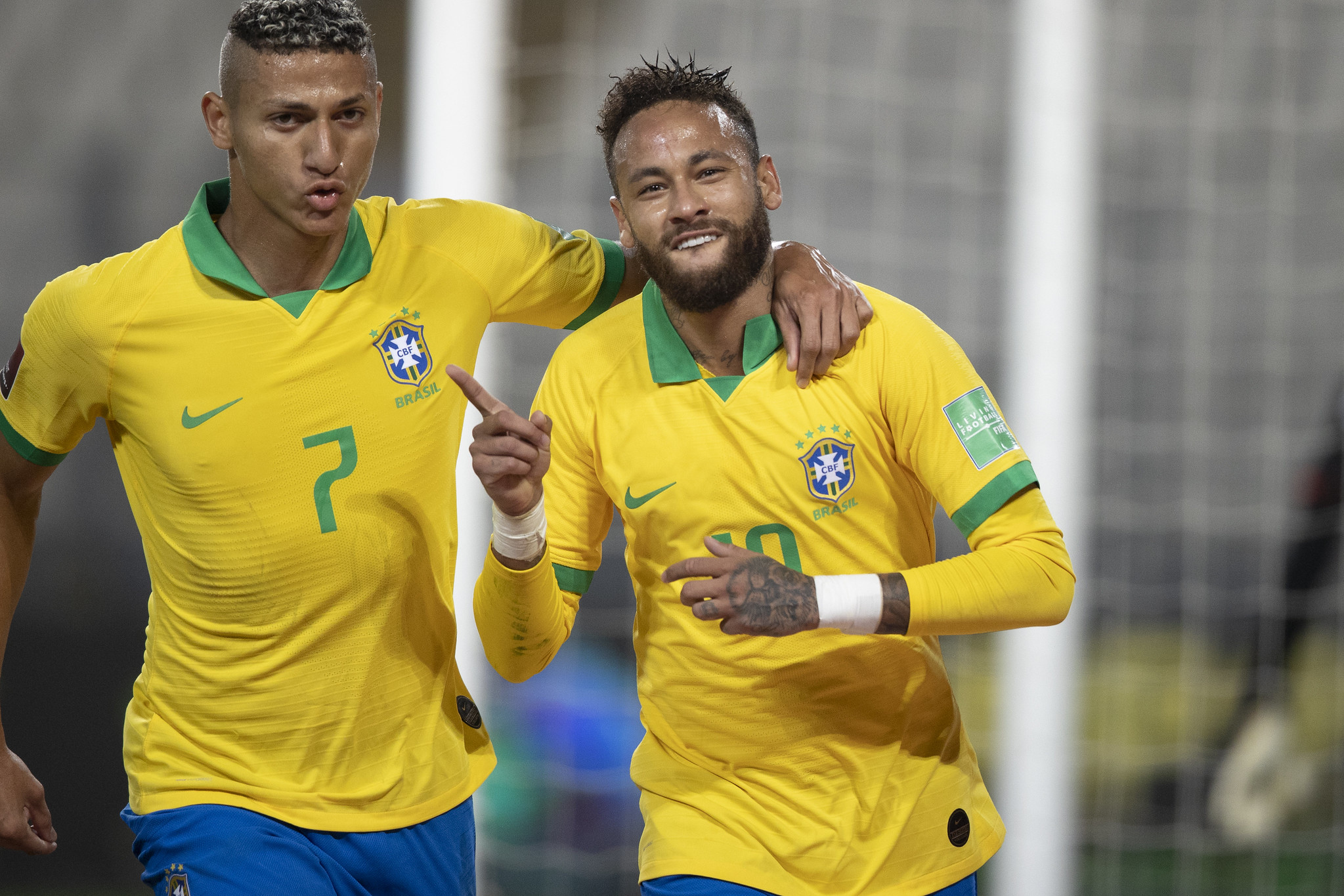 Com três gols de Neymar, Brasil vence Peru de virada por 4 a 2