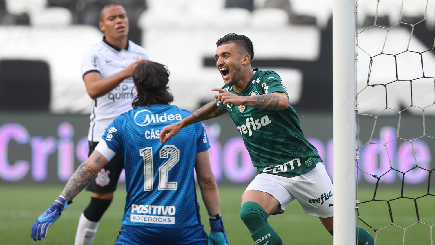 Palmeiras vence o Corinthians e garante vaga na final do Paulistão