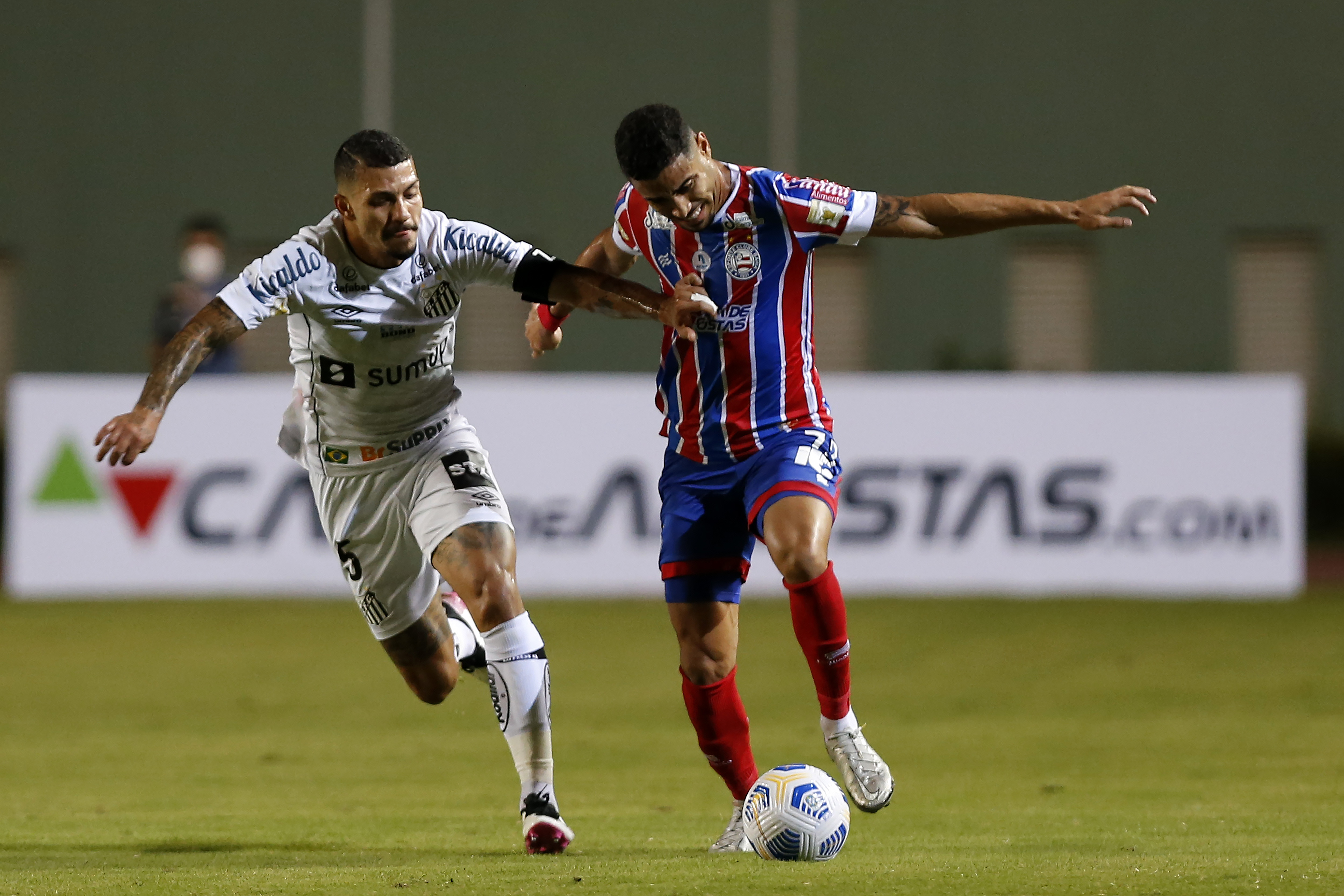 Bahia marca três em sete minutos e derrota Santos na estreia do Brasileiro