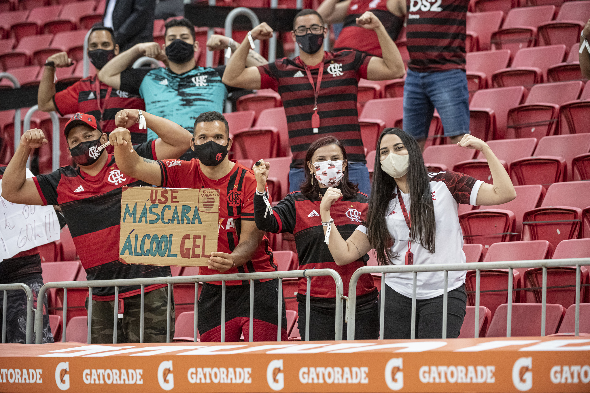 Santos vence o Flamengo em jogão no Mané Garrincha lotado