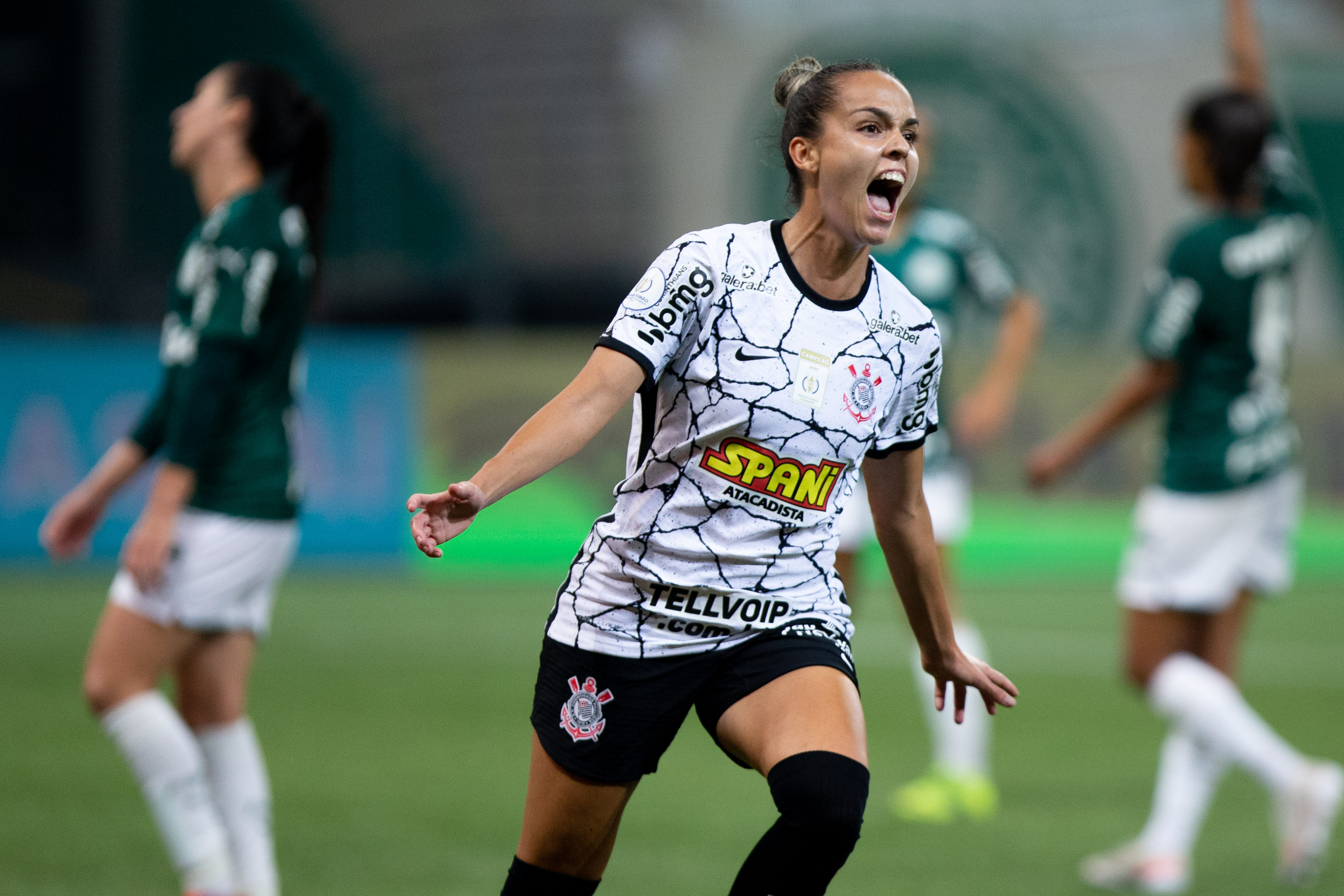 Brasileirão feminino: Corinthians vence Palmeiras no jogo de ida