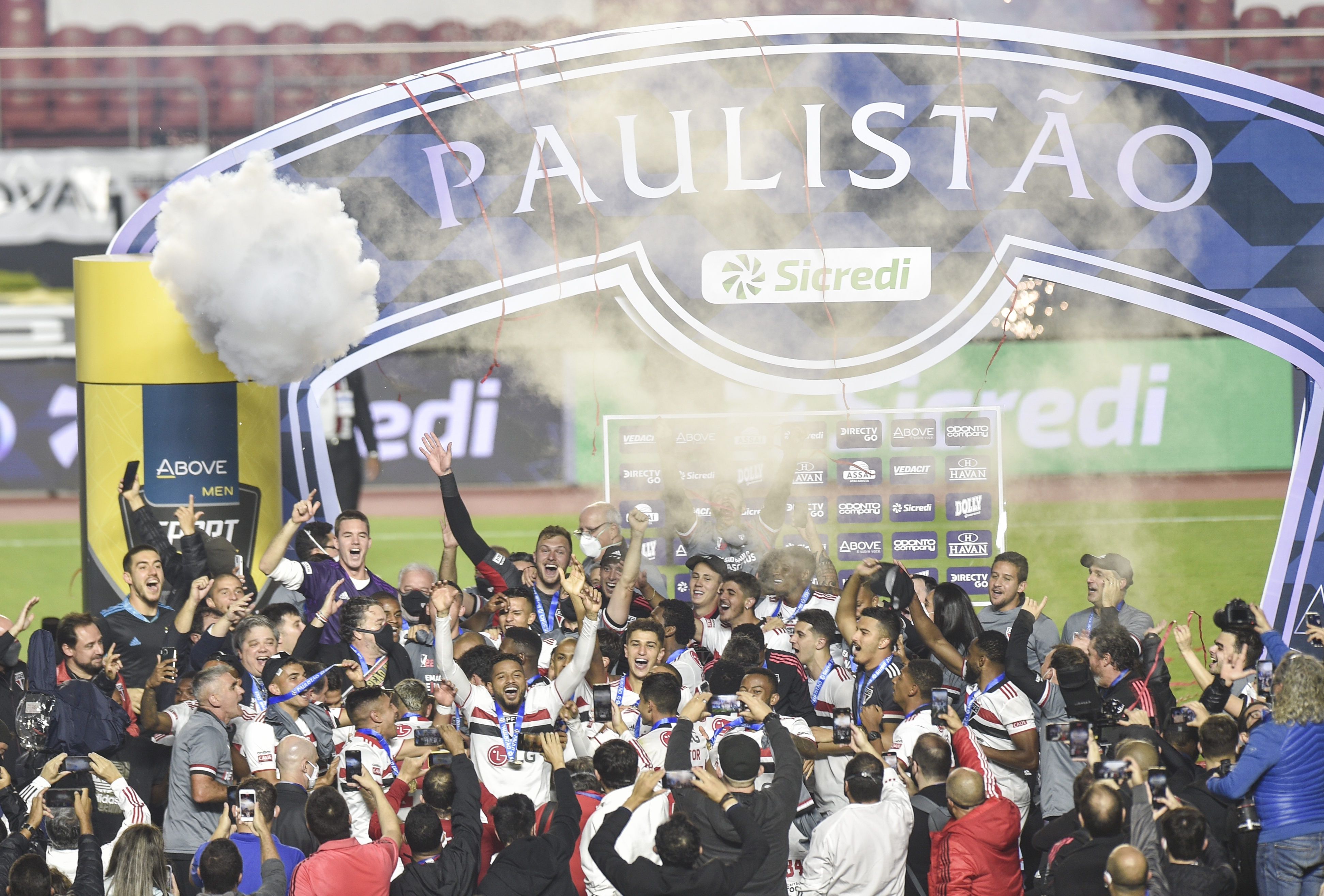 São Paulo vence o Palmeiras, é campeão do Paulista e encerra longo