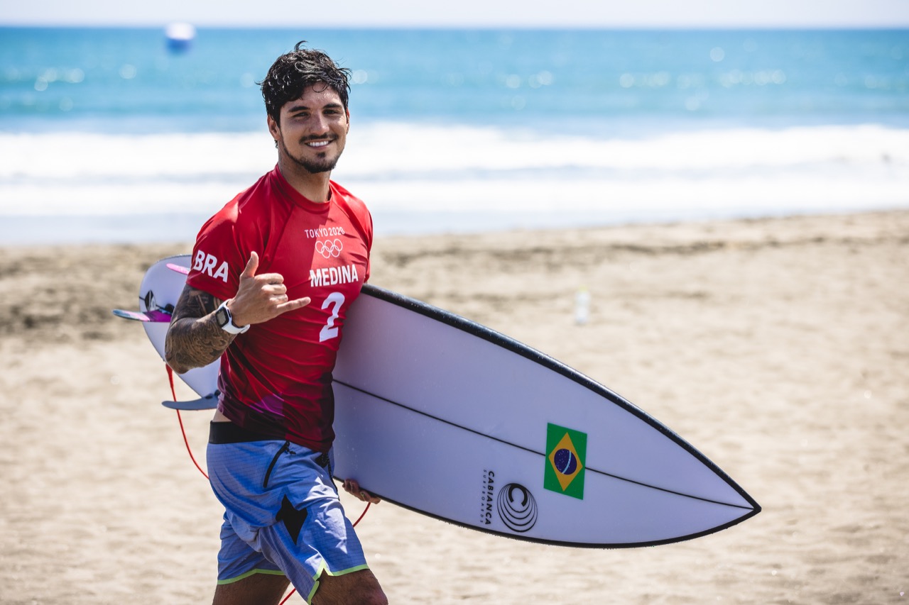 Gabriel Medina supera Filipe Toledo e é tricampeão mundial de surfe