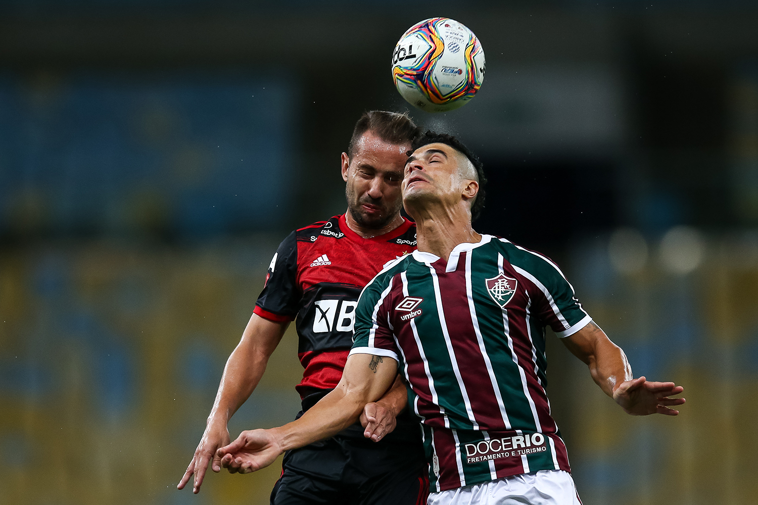 Fluminense e Flamengo jogam no Maracanã pelo título do Carioca