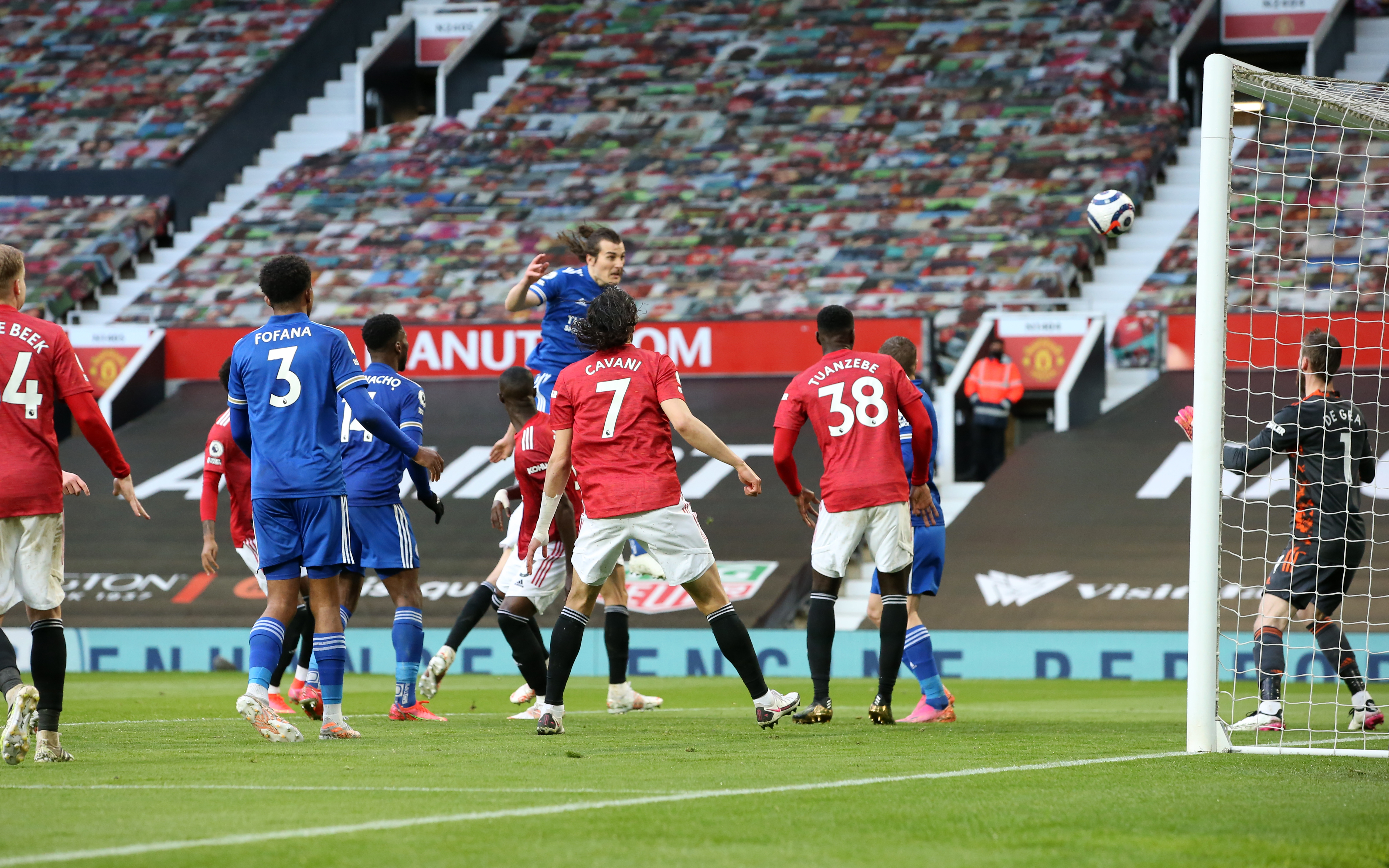 United perde para Leicester e rival comemora: City é campeão inglês