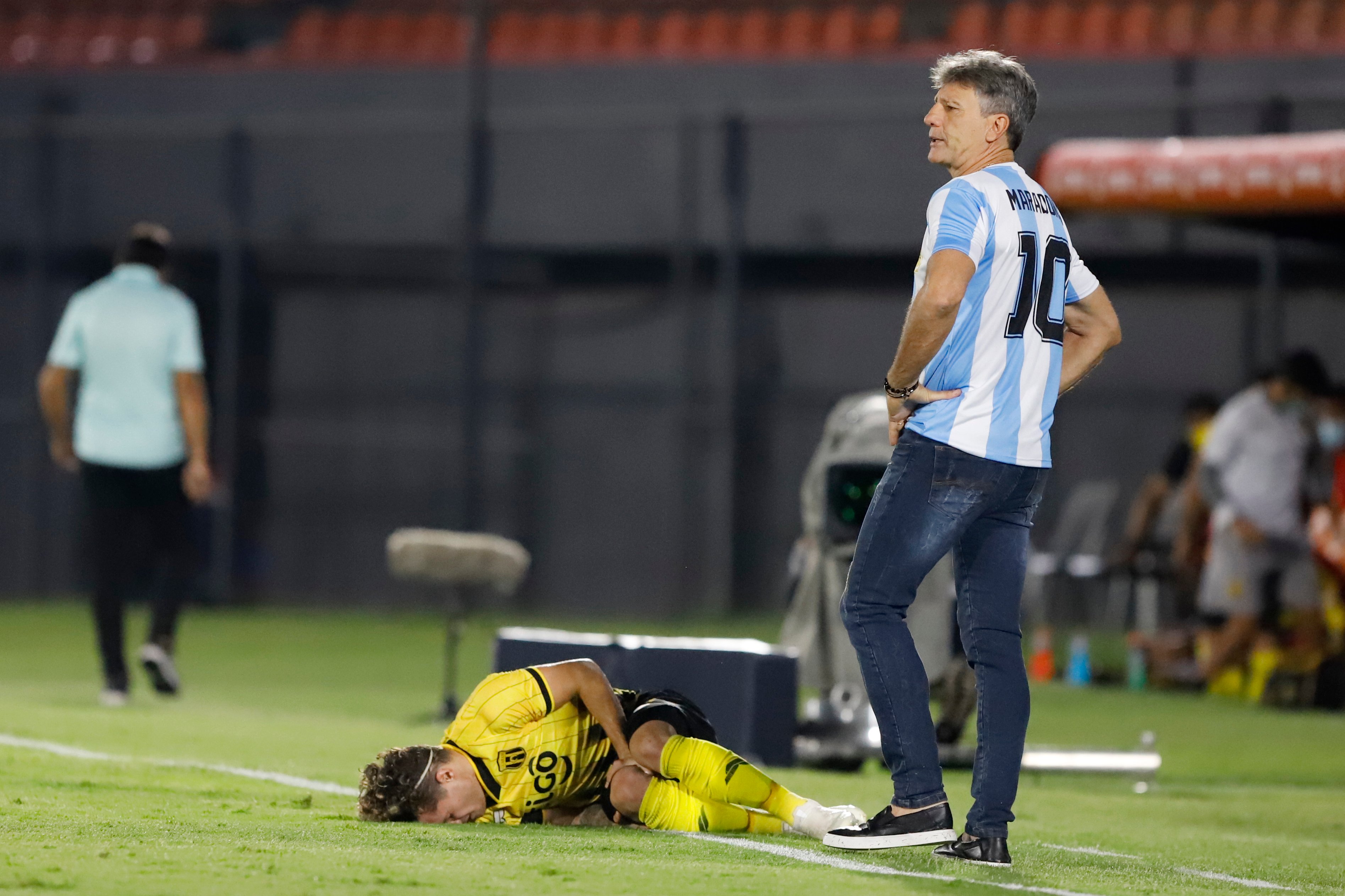 Renato veste camisa de Maradona em vitória do Grêmio: ‘Perdi um amigo’