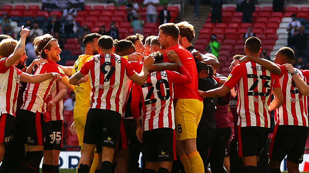 Brentford retorna à primeira divisão do Inglês após 74 temporadas