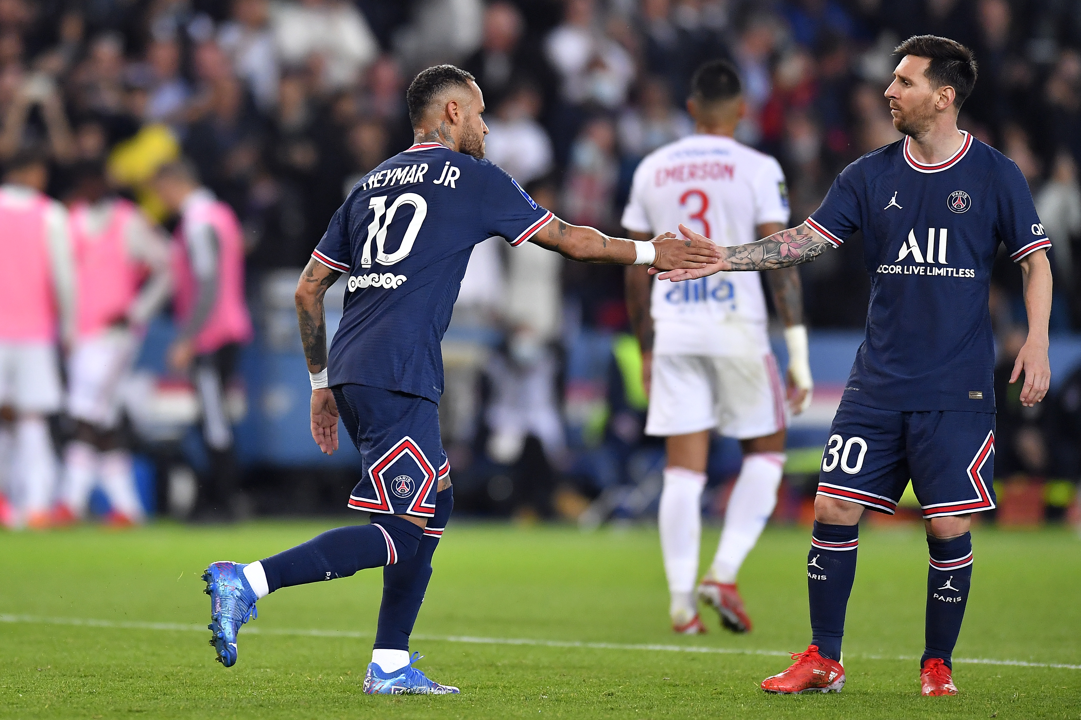 Neymar marca e PSG vence o Lyon de virada pelo Campeonato Francês