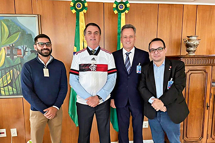 Abraços a Bolsonaro e recorde de audiência: o jogo da seleção na TV Brasil  - Placar - O futebol sem barreiras para você