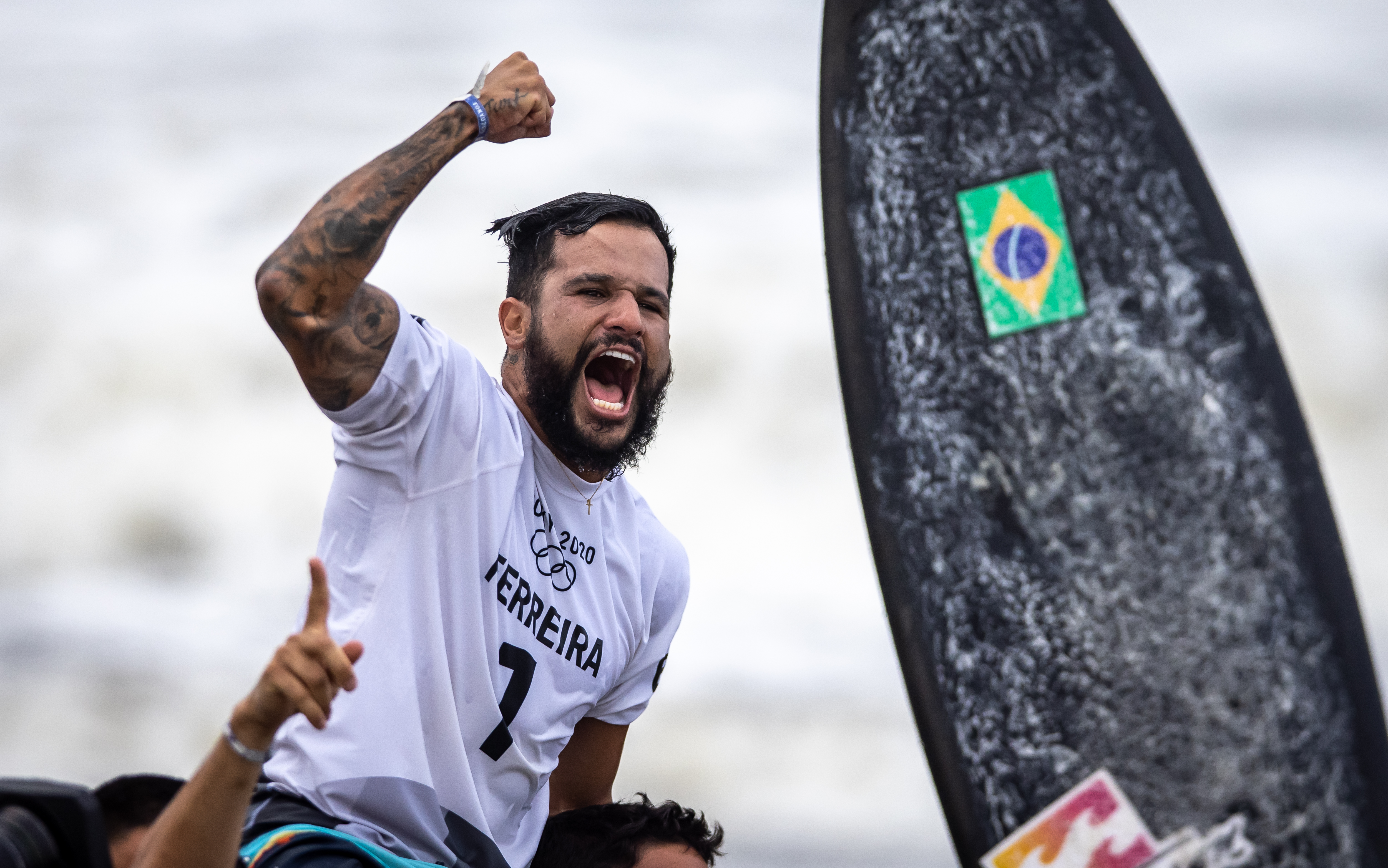 Fotos: Ítalo Ferreira ganha o ouro no surfe