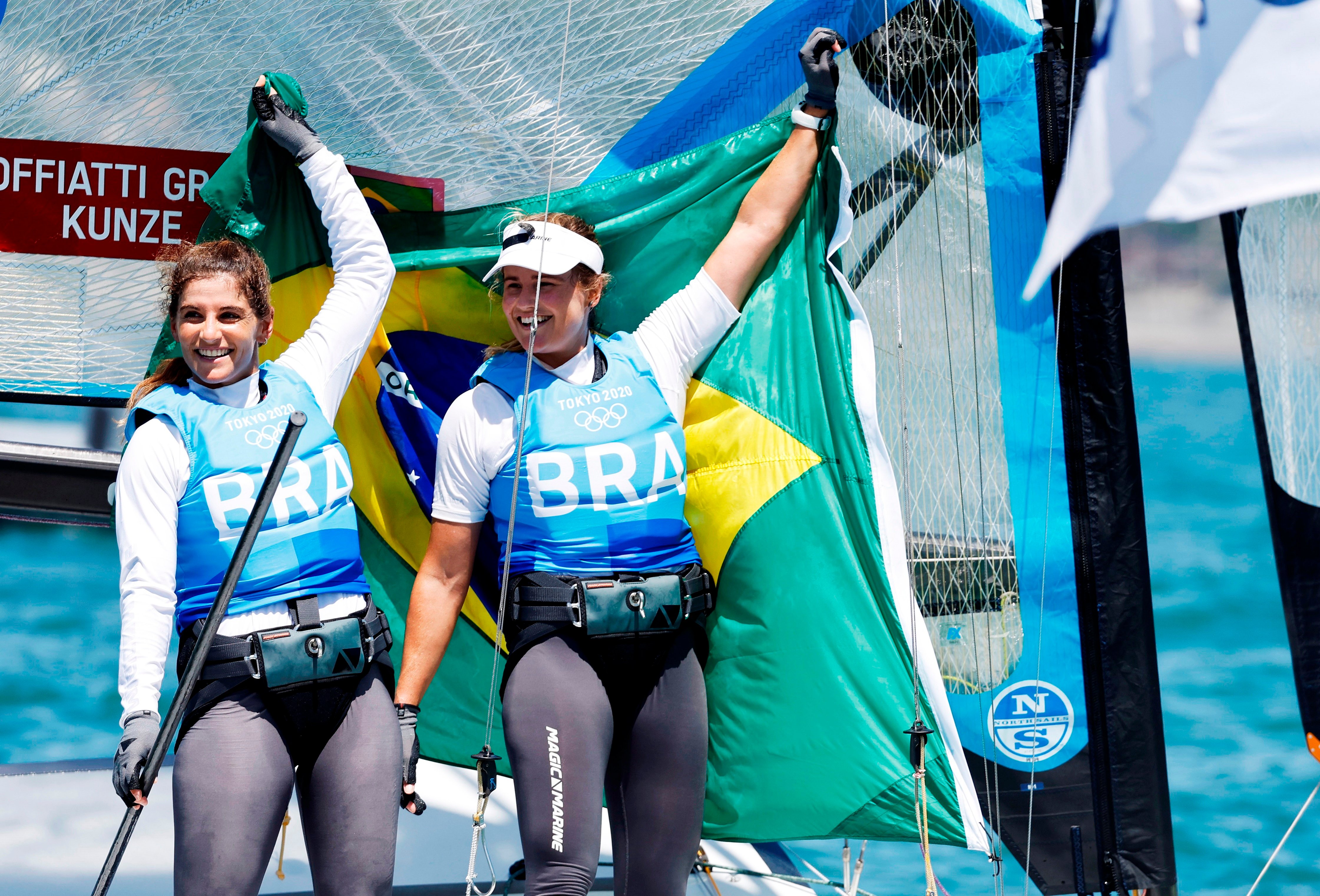 Martine Grael e Kahena Kunze conquistam ouro para o Brasil na vela