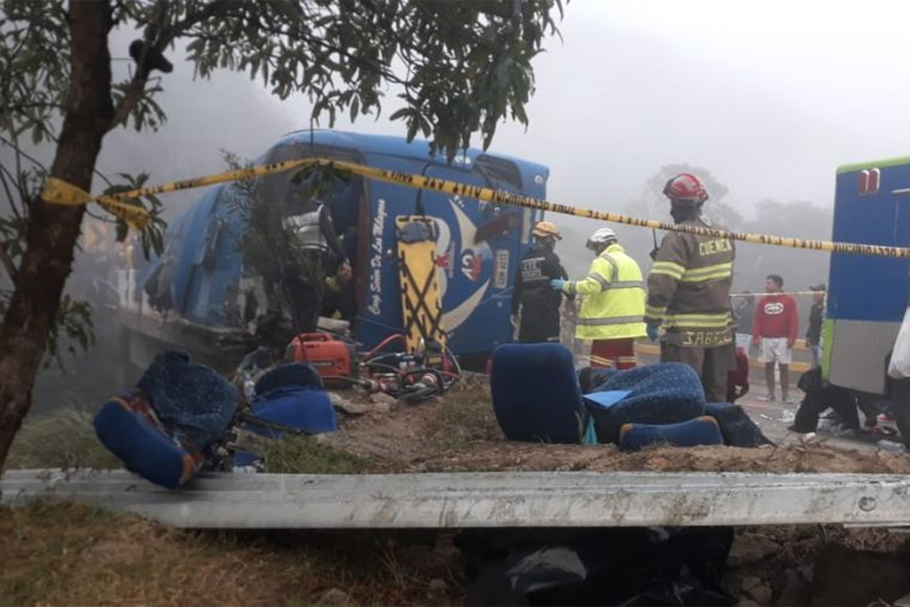 Doze torcedores do Barcelona morrem em acidente de ônibus no Equador