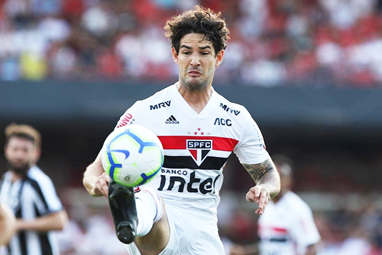 Pato enfrenta o Corinthians pela primeira vez como jogador do São Paulo