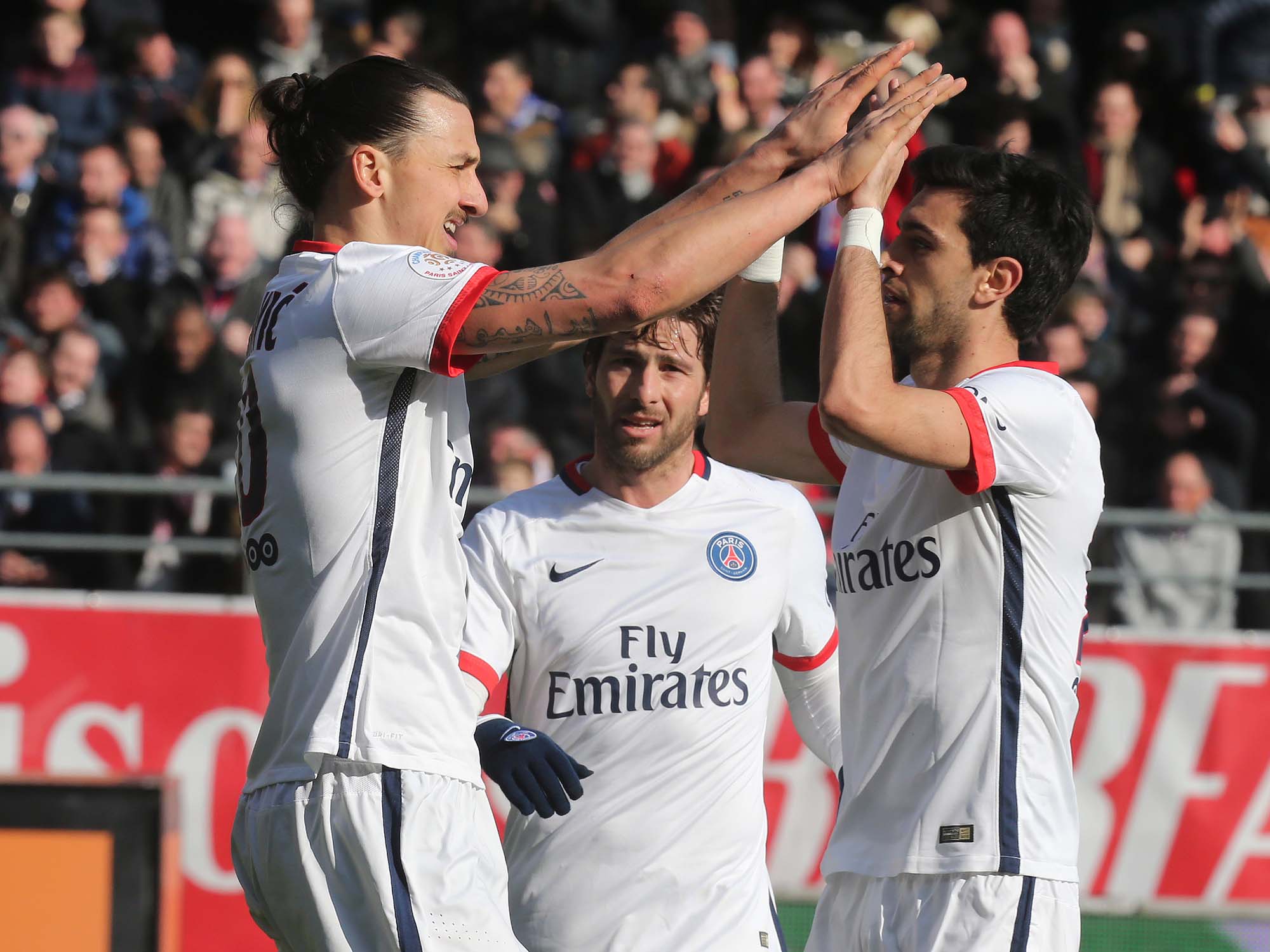 9 a 0: PSG esmaga lanterna e garante título com oito rodadas de antecedência