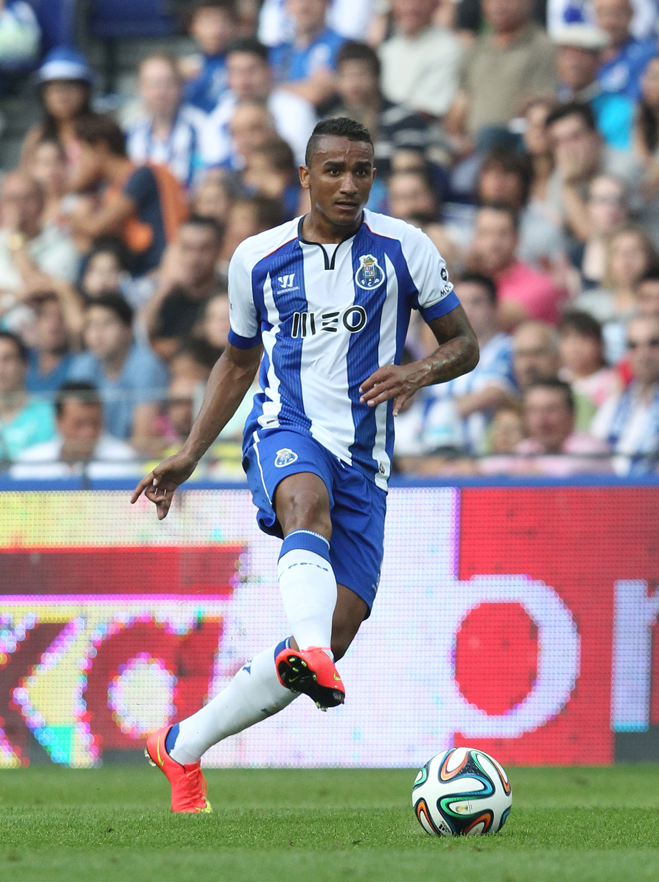 Jornal espanhol crava Danilo no Real Madrid por 20 milhões de euros