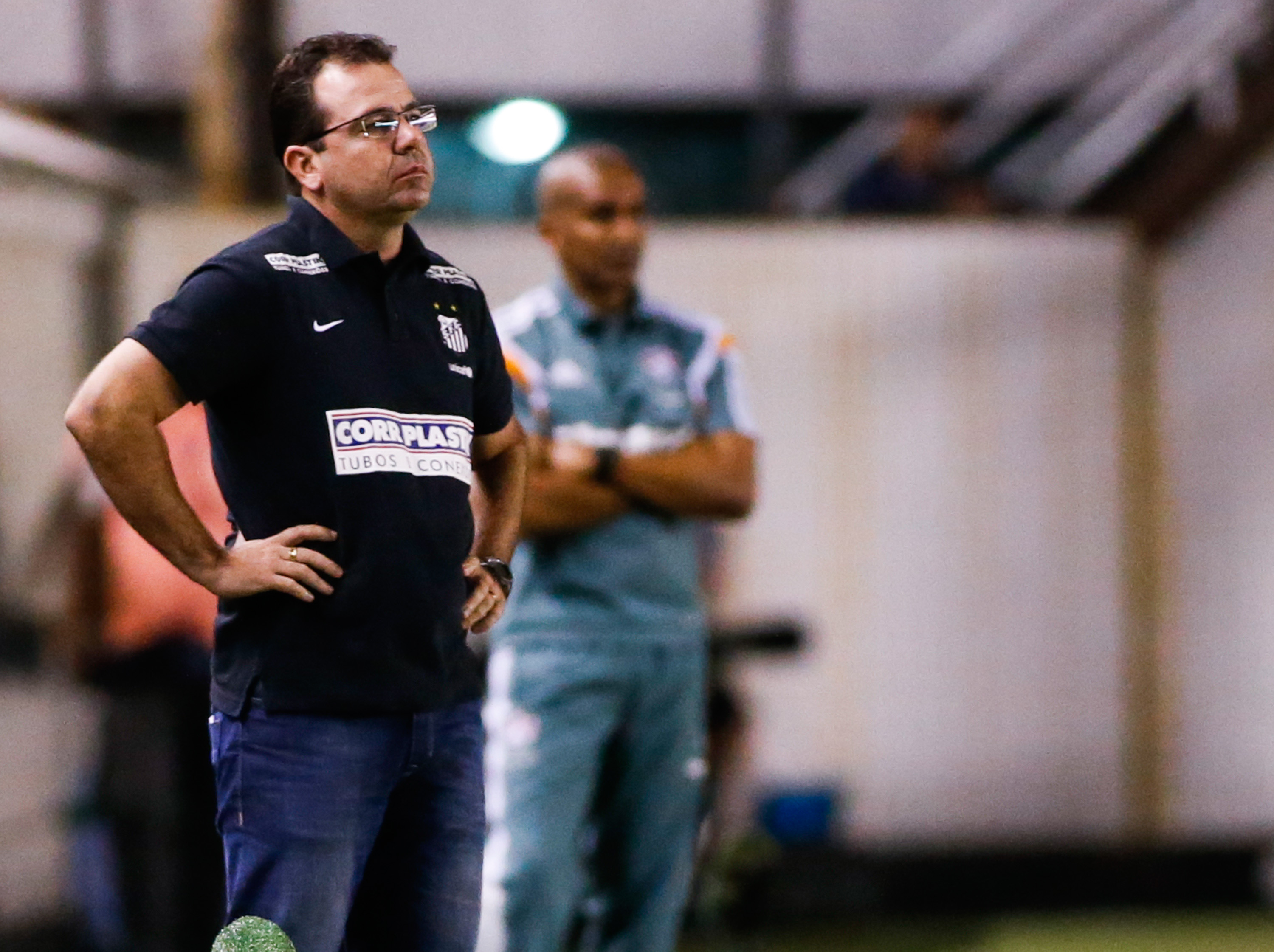Mesmo em boa fase, Santos demite técnico Enderson Moreira