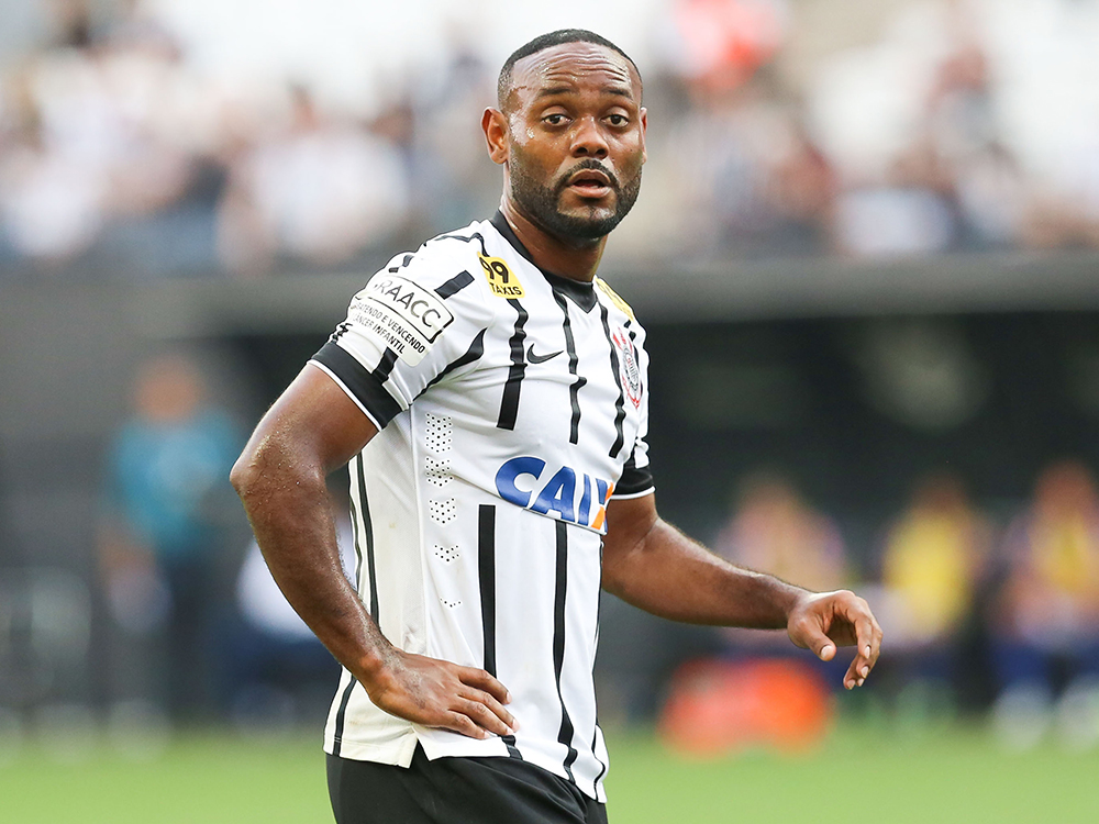 Com 2 de Love, Corinthians bate o Cruzeiro e segue líder