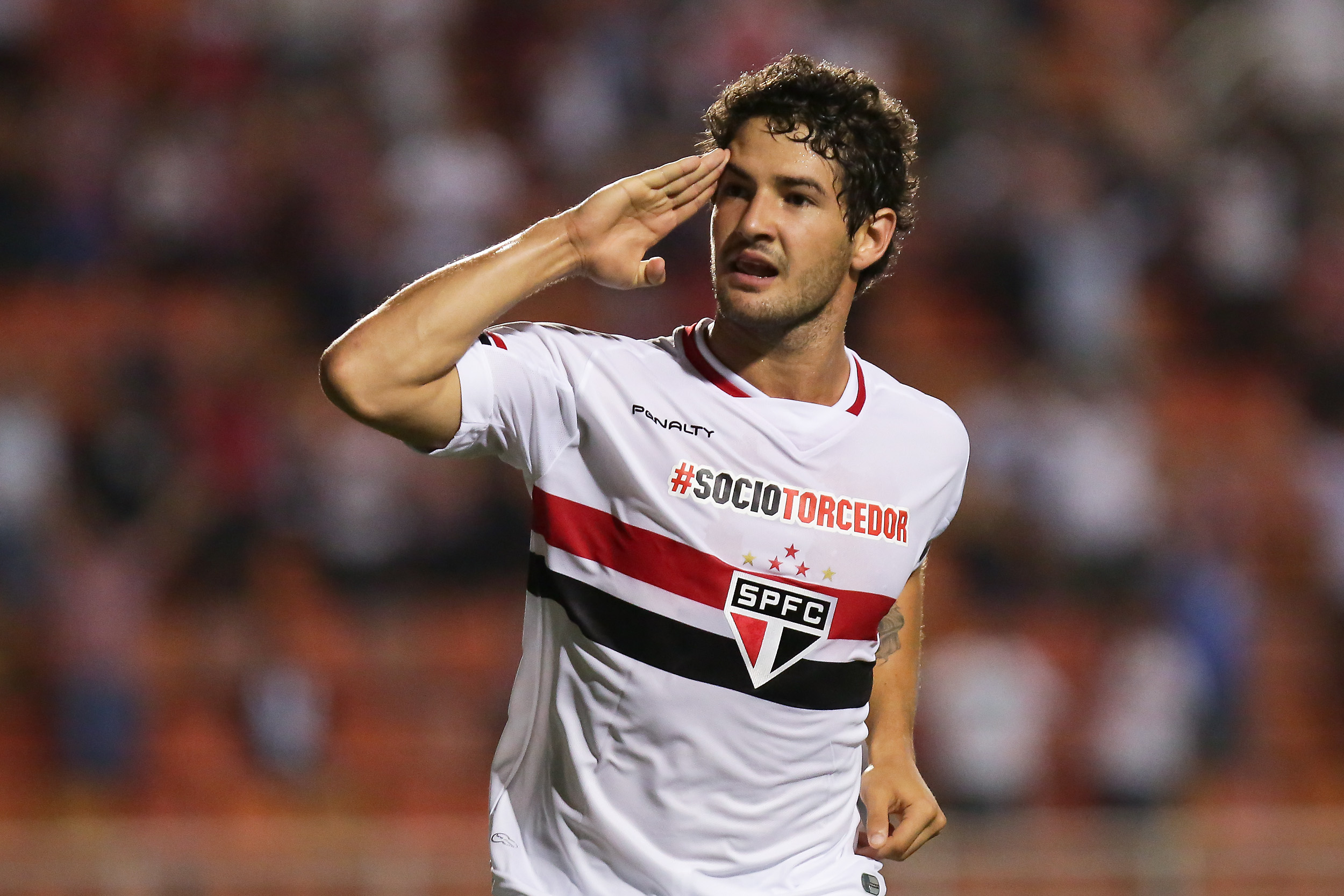 Depois de marcar três, Pato pede sequência no São Paulo