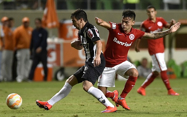 Atlético-MG e Internacional empatam em 2 a 2 no Horto