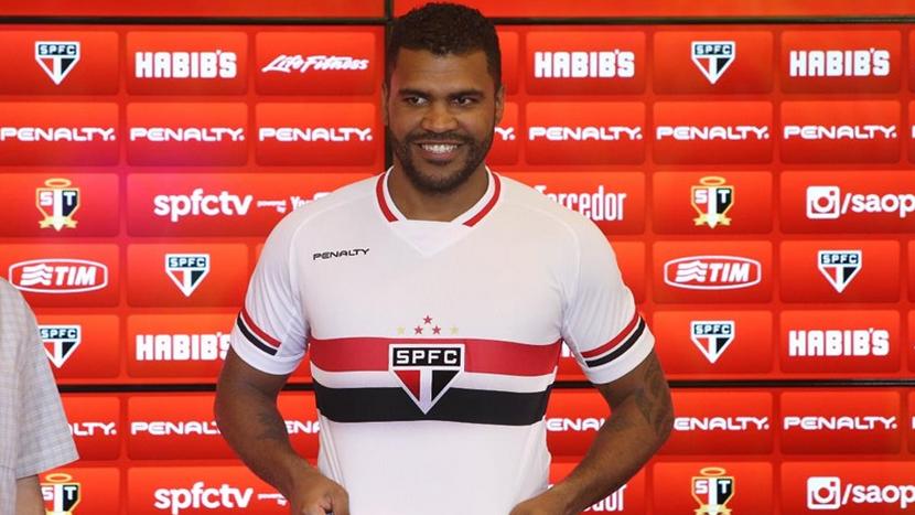 Lesão e bebida levaram Breno a tocar fogo na própria casa