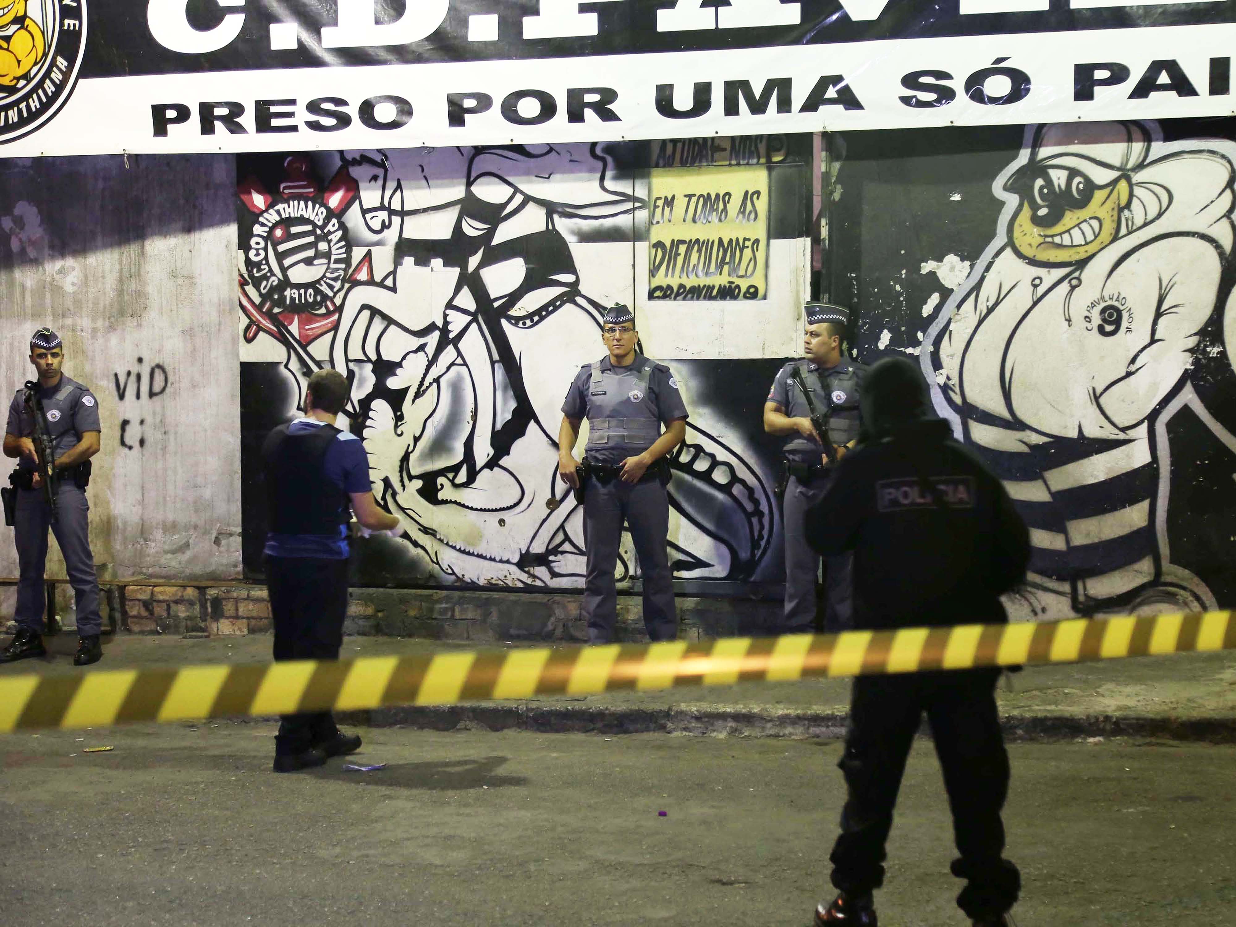 Chacina em galpão de torcida do Corinthians faz 8 mortos