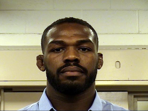 UFC: Jon Jones paga fiança e sai da cadeia após acidente de carro