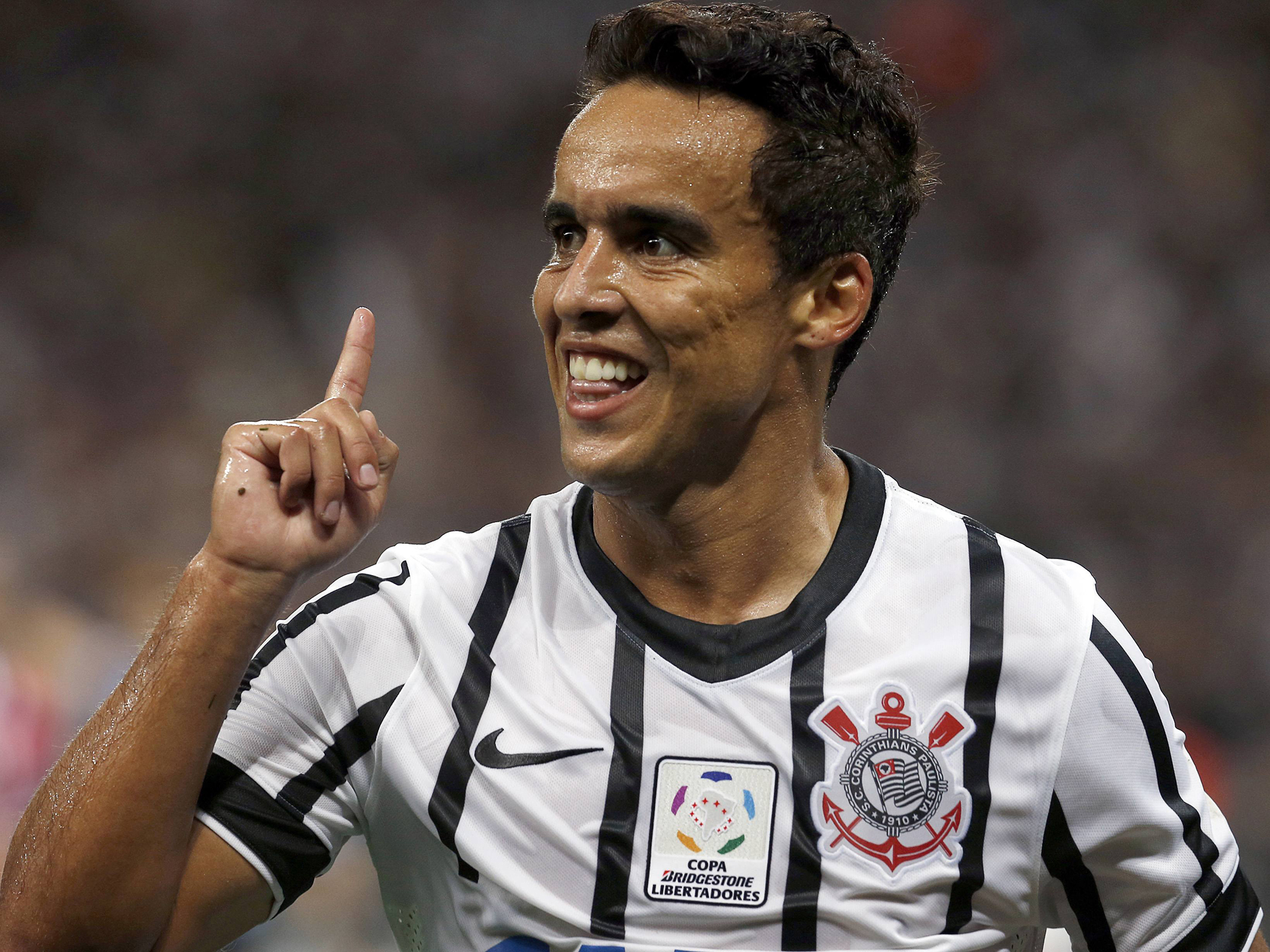 Jadson recusa proposta milionária da China e fica no Corinthians