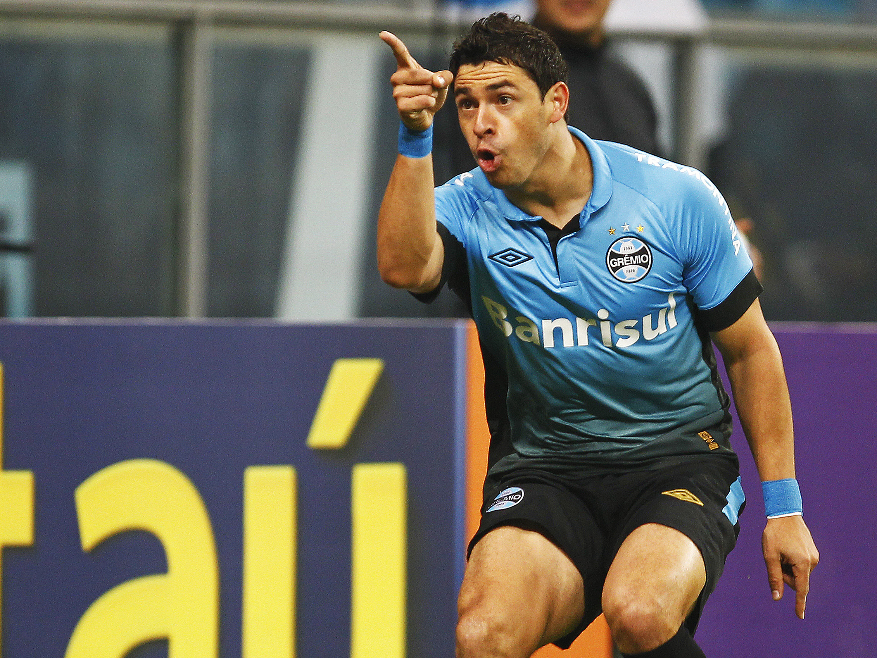 Com início fulminante, Grêmio vence e amplia a crise do Corinthians
