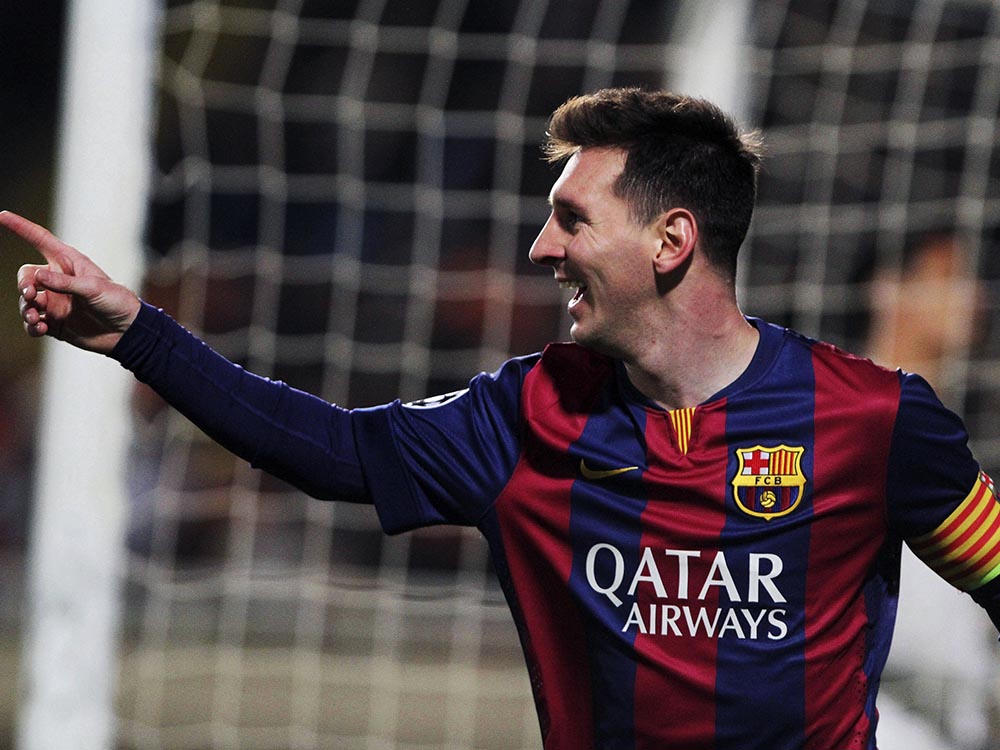 Com três de Messi, Barcelona assume liderança do Espanhol
