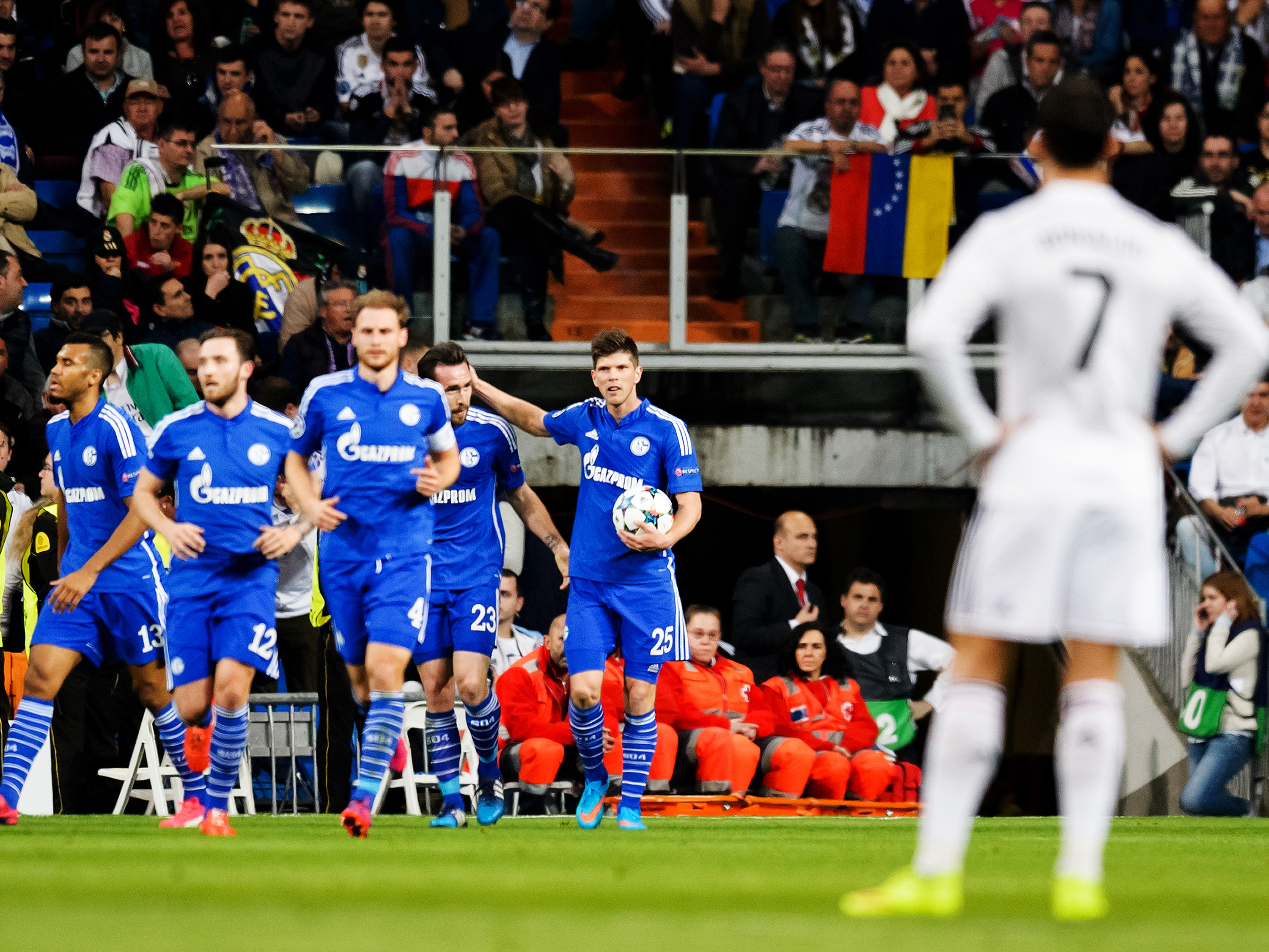 Liga dos Campeões: Real Madrid perde do Schalke mas vai às quartas
