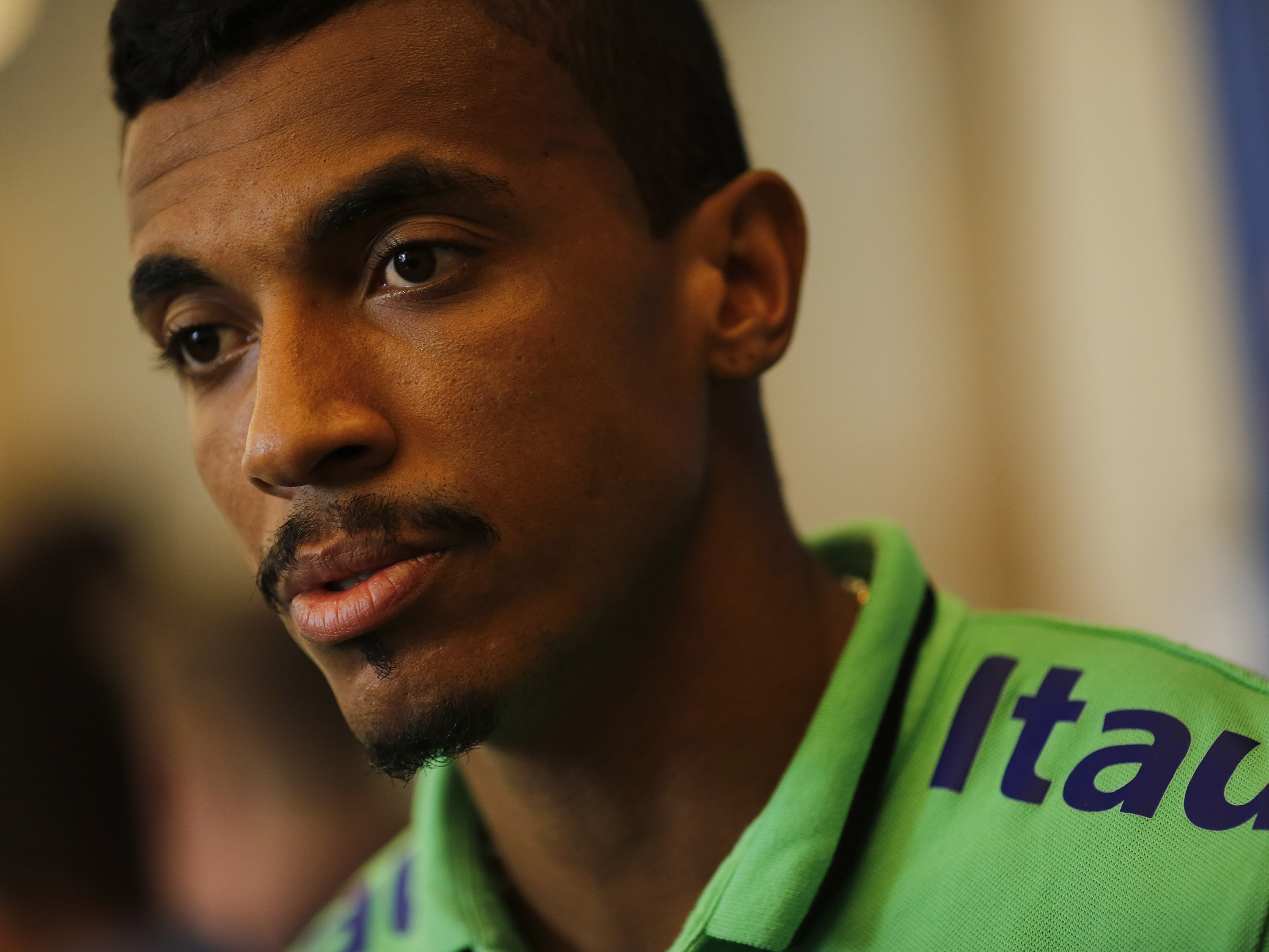 Luiz Gustavo pede dispensa da seleção e Walace será o substituto