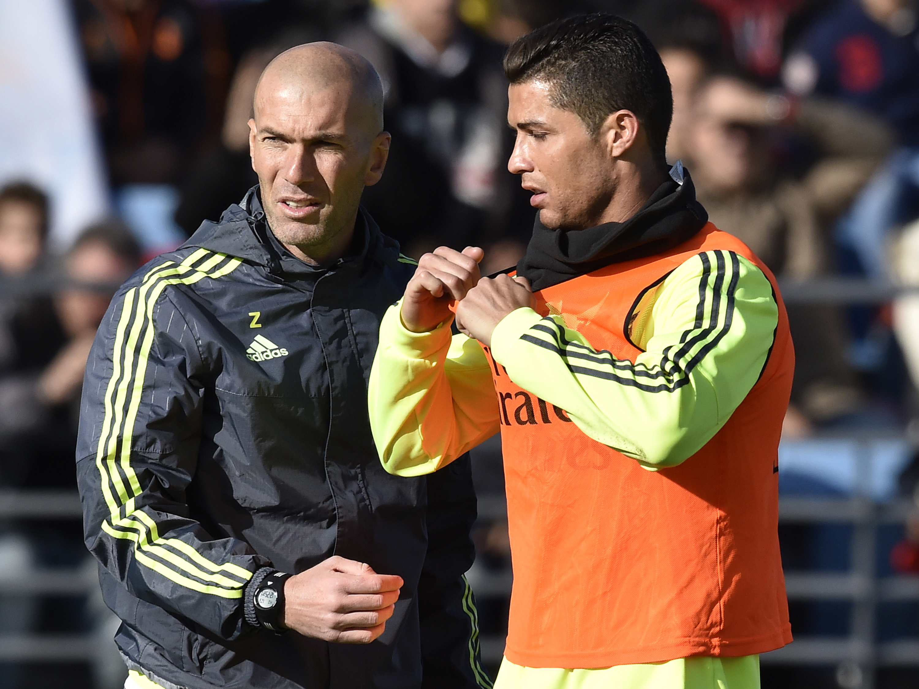 Zidane atrai multidão em primeiro dia como técnico do Real Madrid