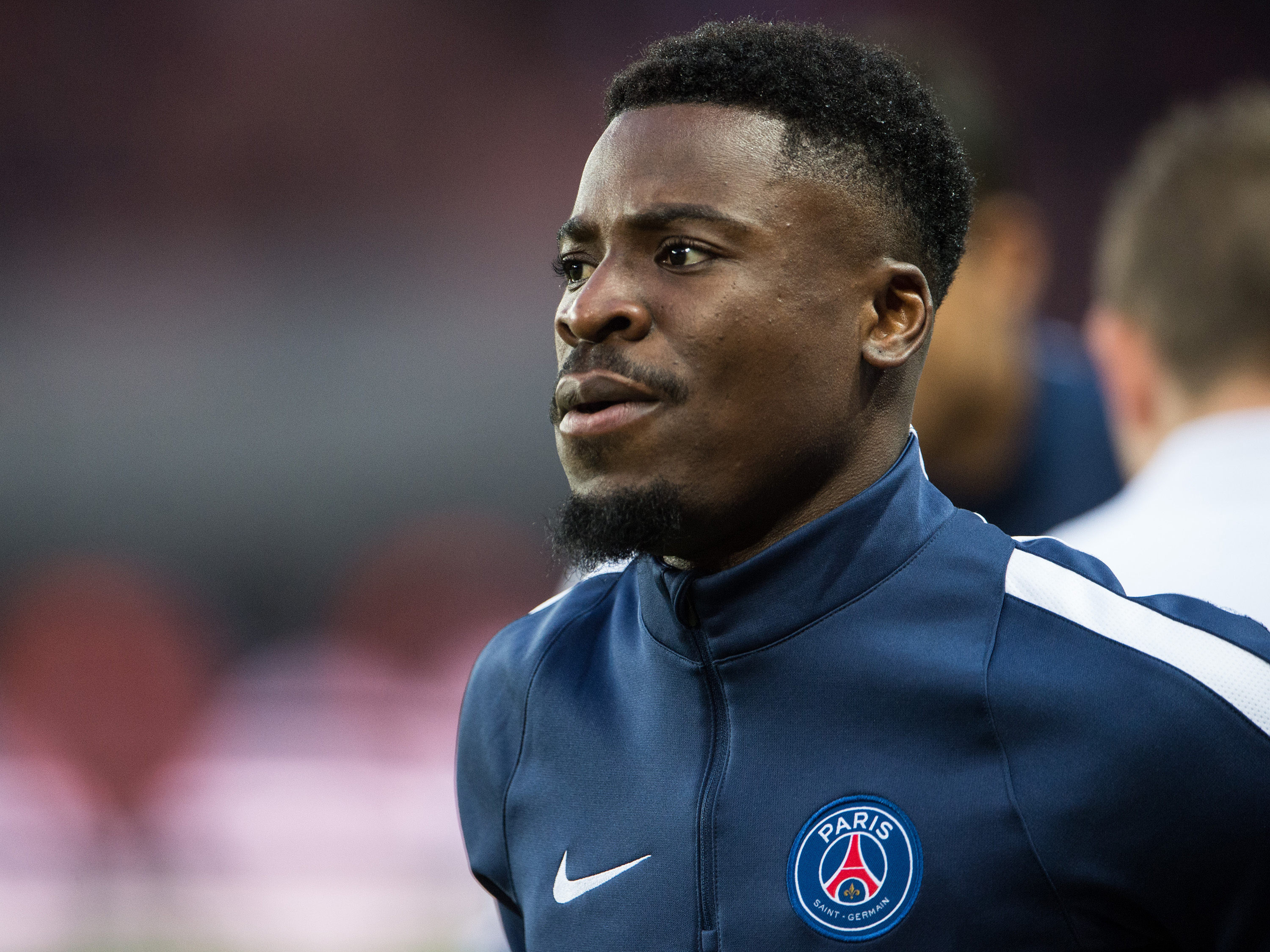 Lateral do Paris Saint-Germain é detido por agressão