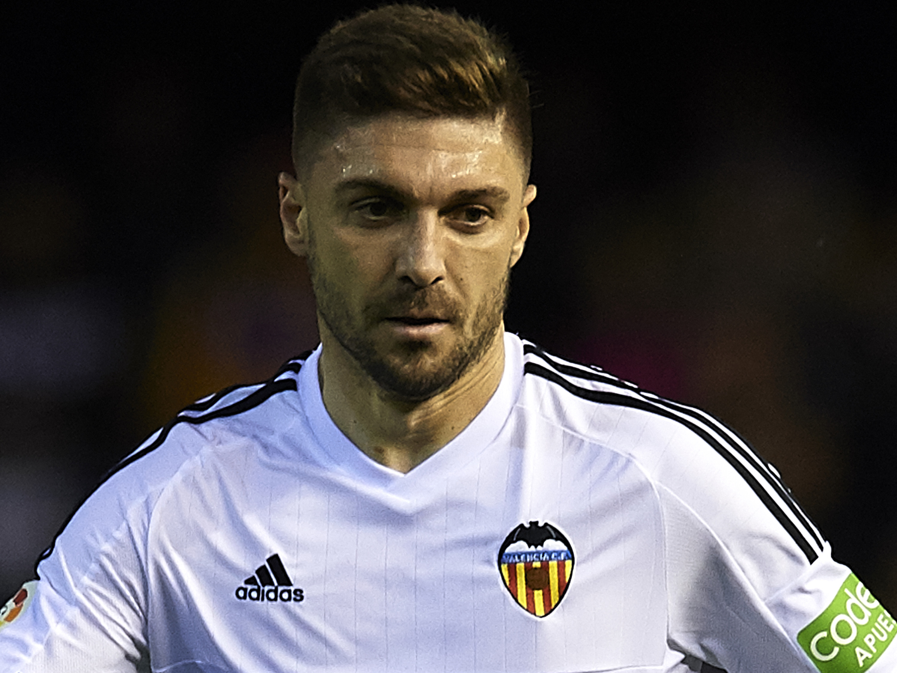 Com emojis, brasileiro do Valencia acusa arbitragem de ‘roubo’ a favor do Real Madrid