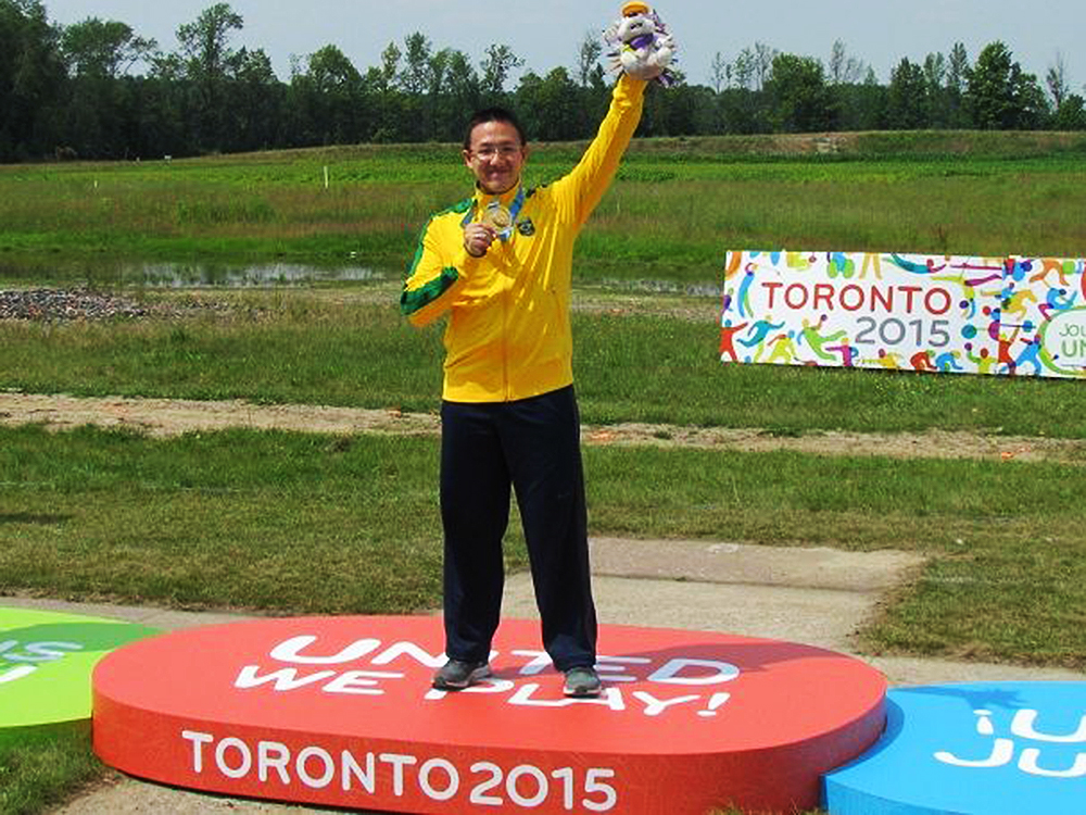Brasileiro Felipe Wu ganha ouro em Toronto e vaga olímpica no tiro esportivo