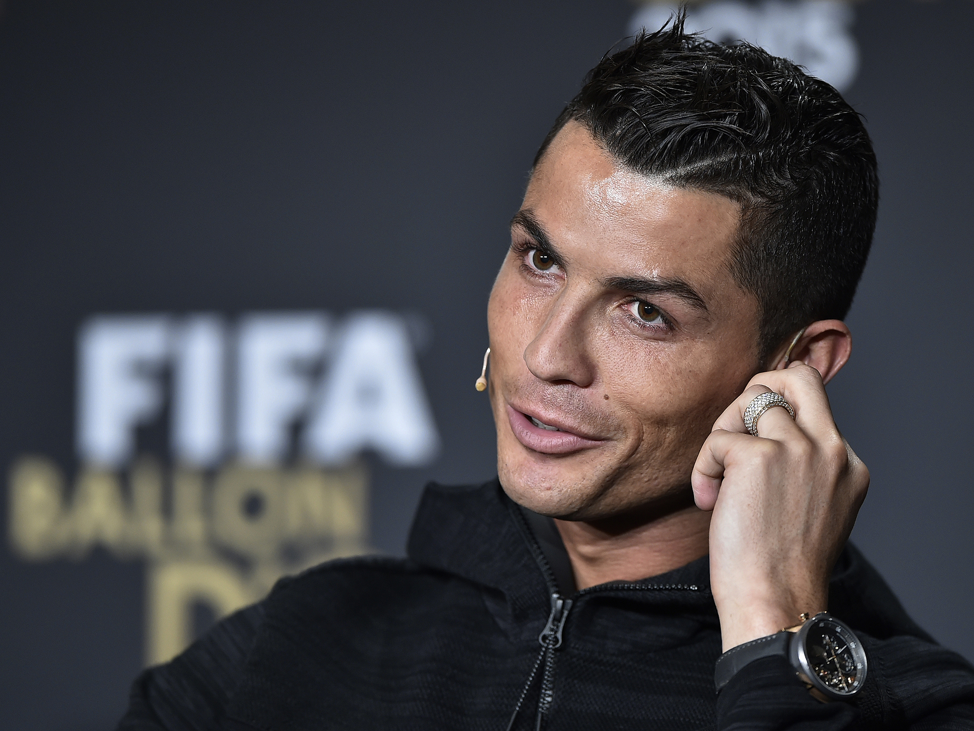 Cristiano Ronaldo recebeu mais de 1 milhão de euros por anúncio publicitário em 2012