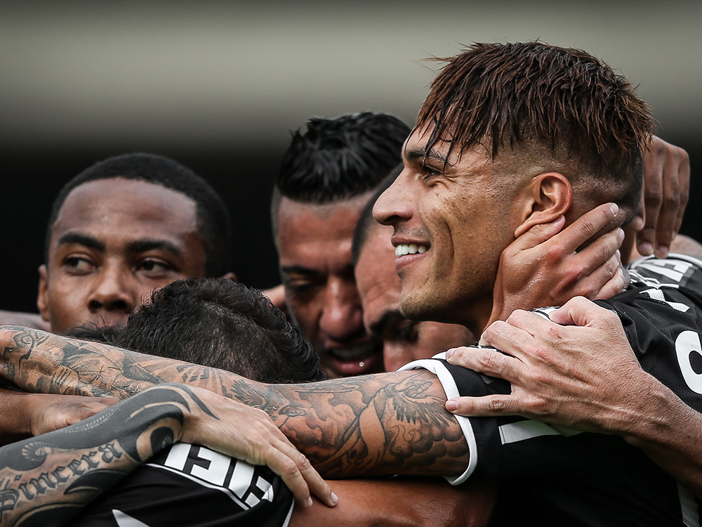 Corinthians vence o São Paulo e mantém tabu no Morumbi