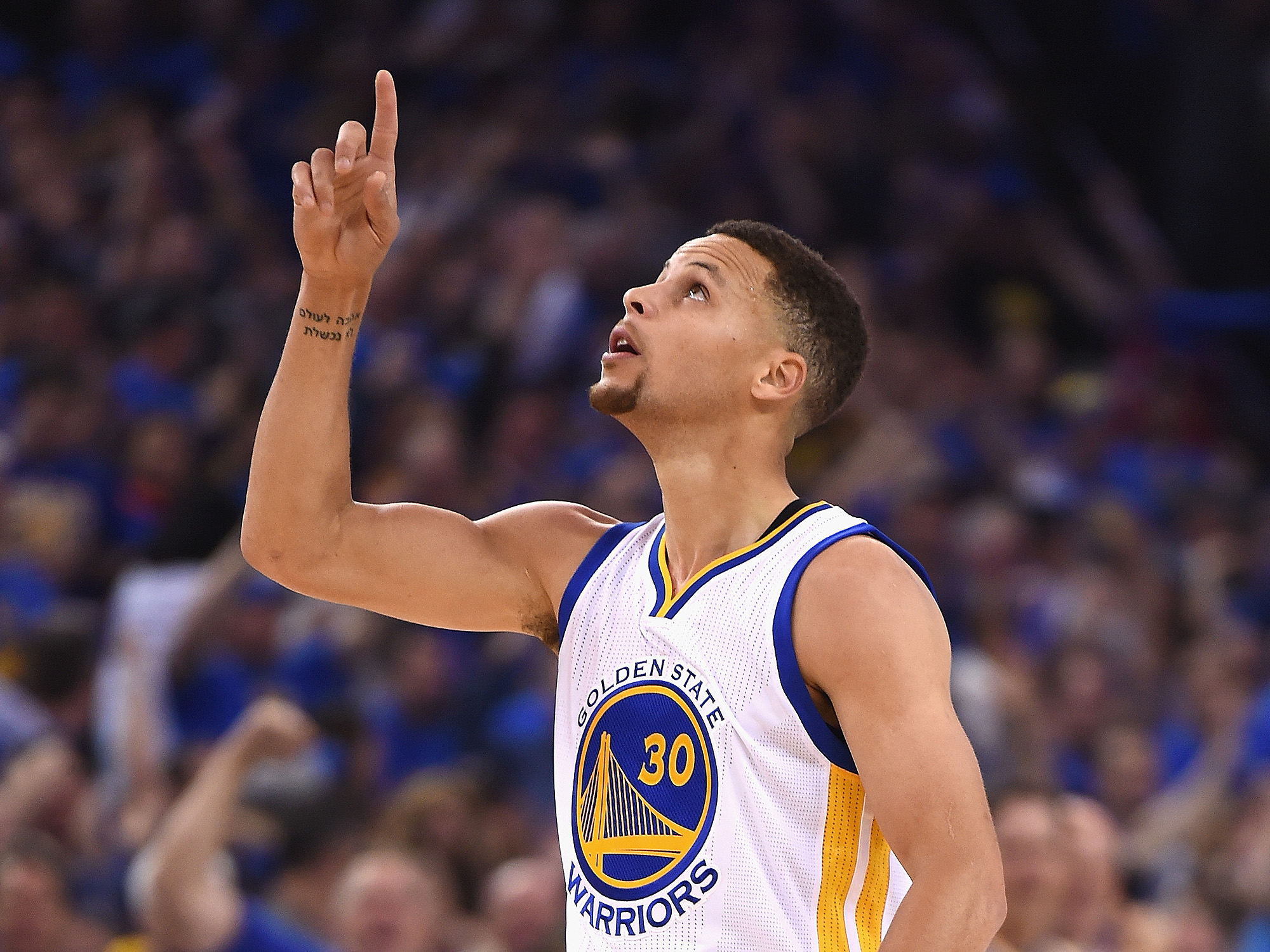 NBA: Curry volta a brilhar e Warriors empatam série com Oklahoma