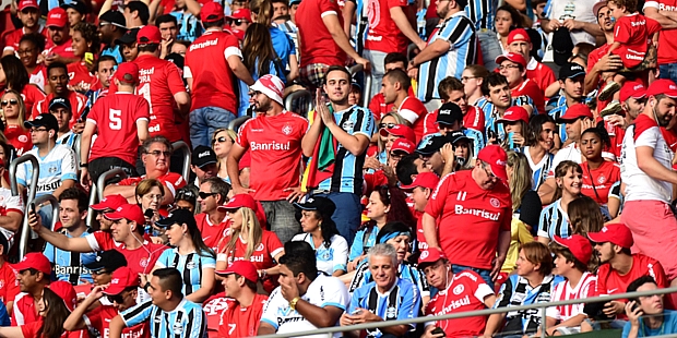Torcida mista funciona, mas Gre-Nal tem briga e depredações