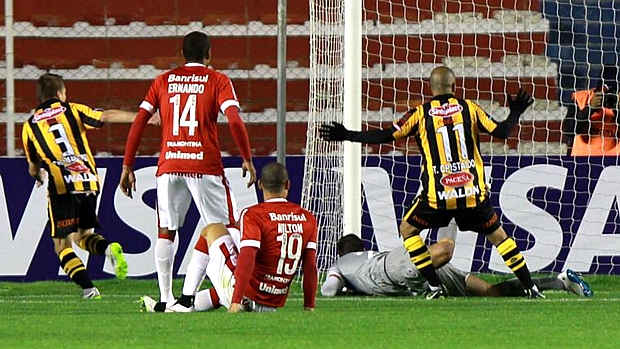 Internacional estreia com derrota na Copa Libertadores