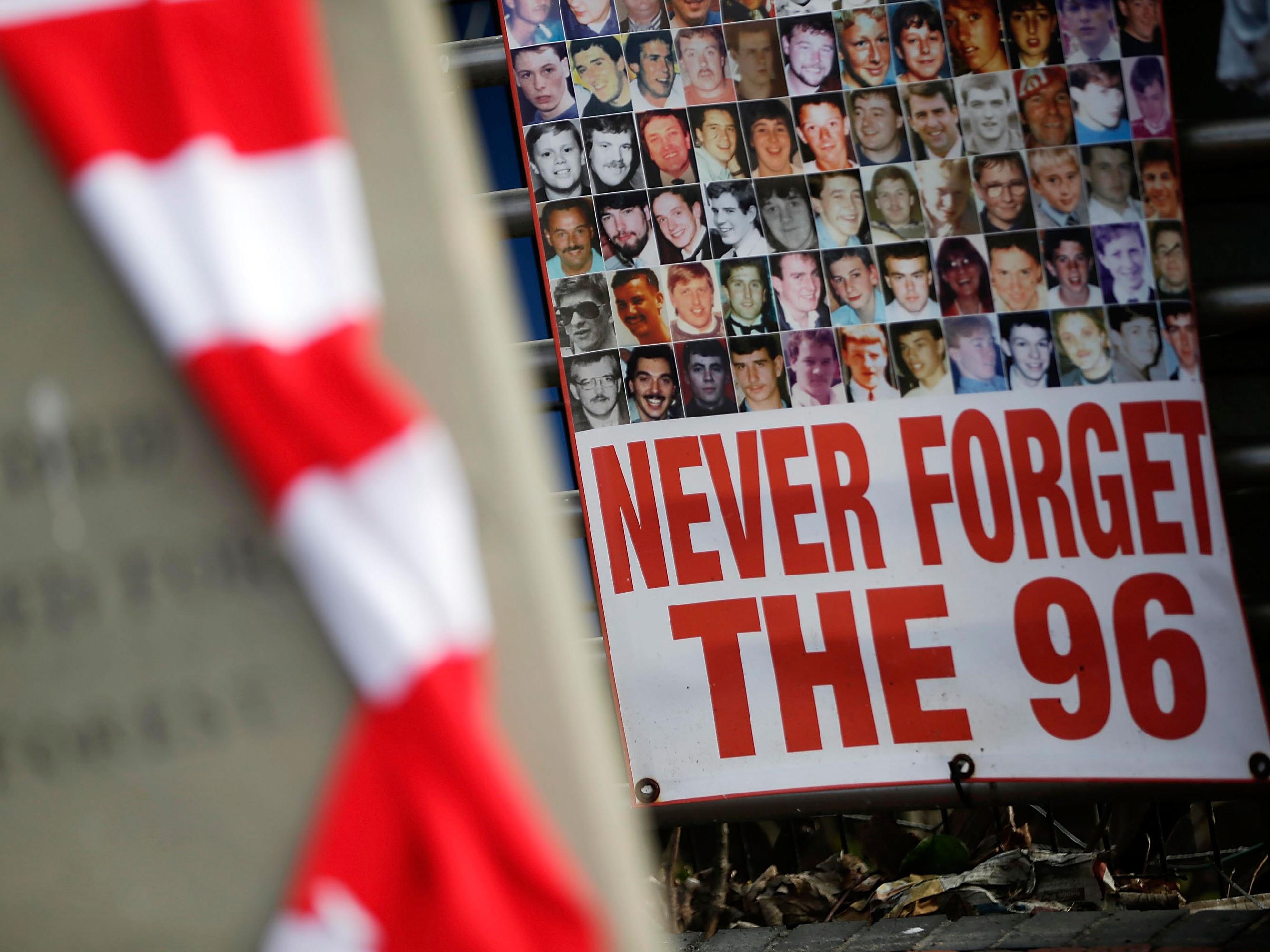 Júri inocenta vítimas e culpa polícia pela morte de 96 torcedores do Liverpool em 1989
