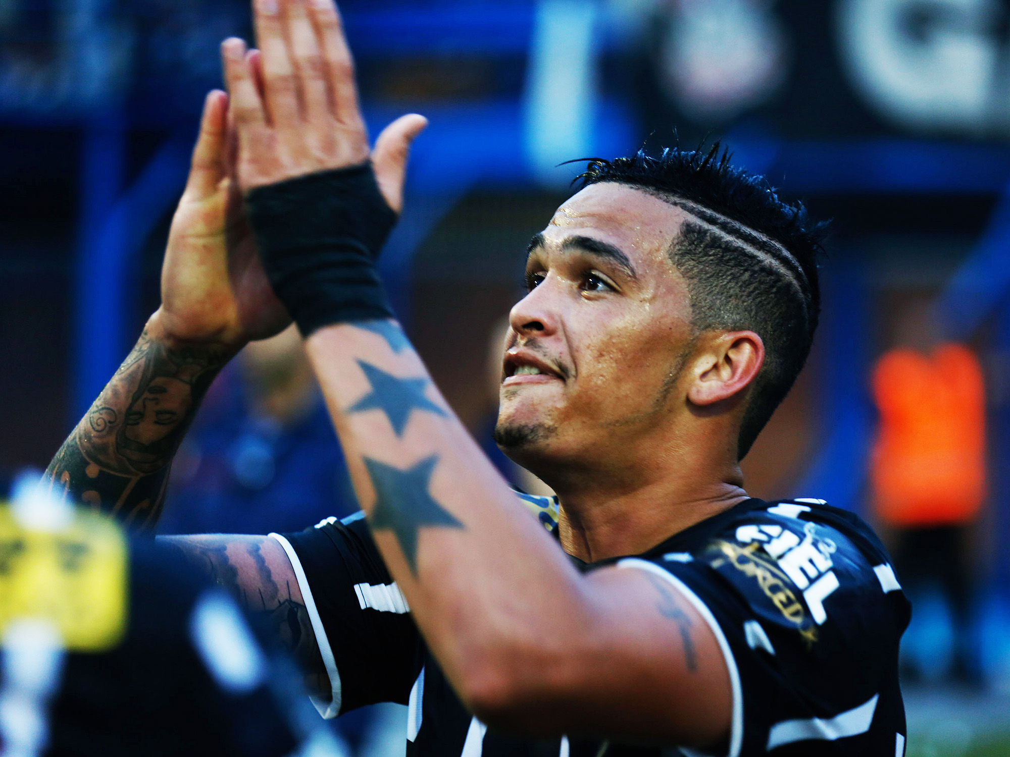 Corinthians vence de virada e leva título simbólico do 1º turno do Brasileirão