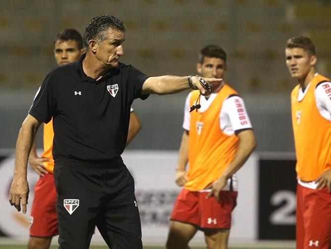 São Paulo encara azarão peruano por vaga na Libertadores
