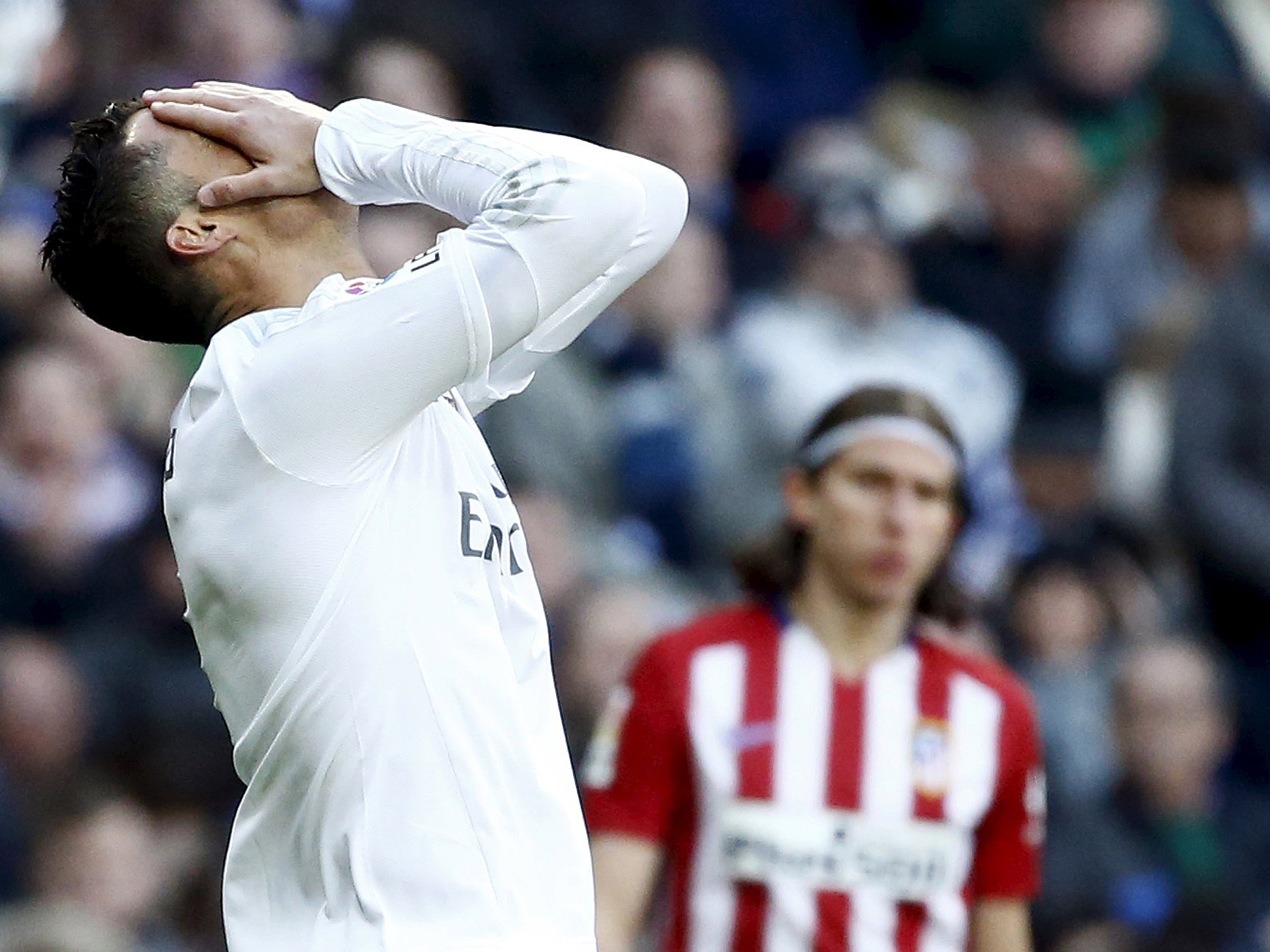 Atlético vence o Real no clássico de Madri e afasta o rival da briga pelo título espanhol