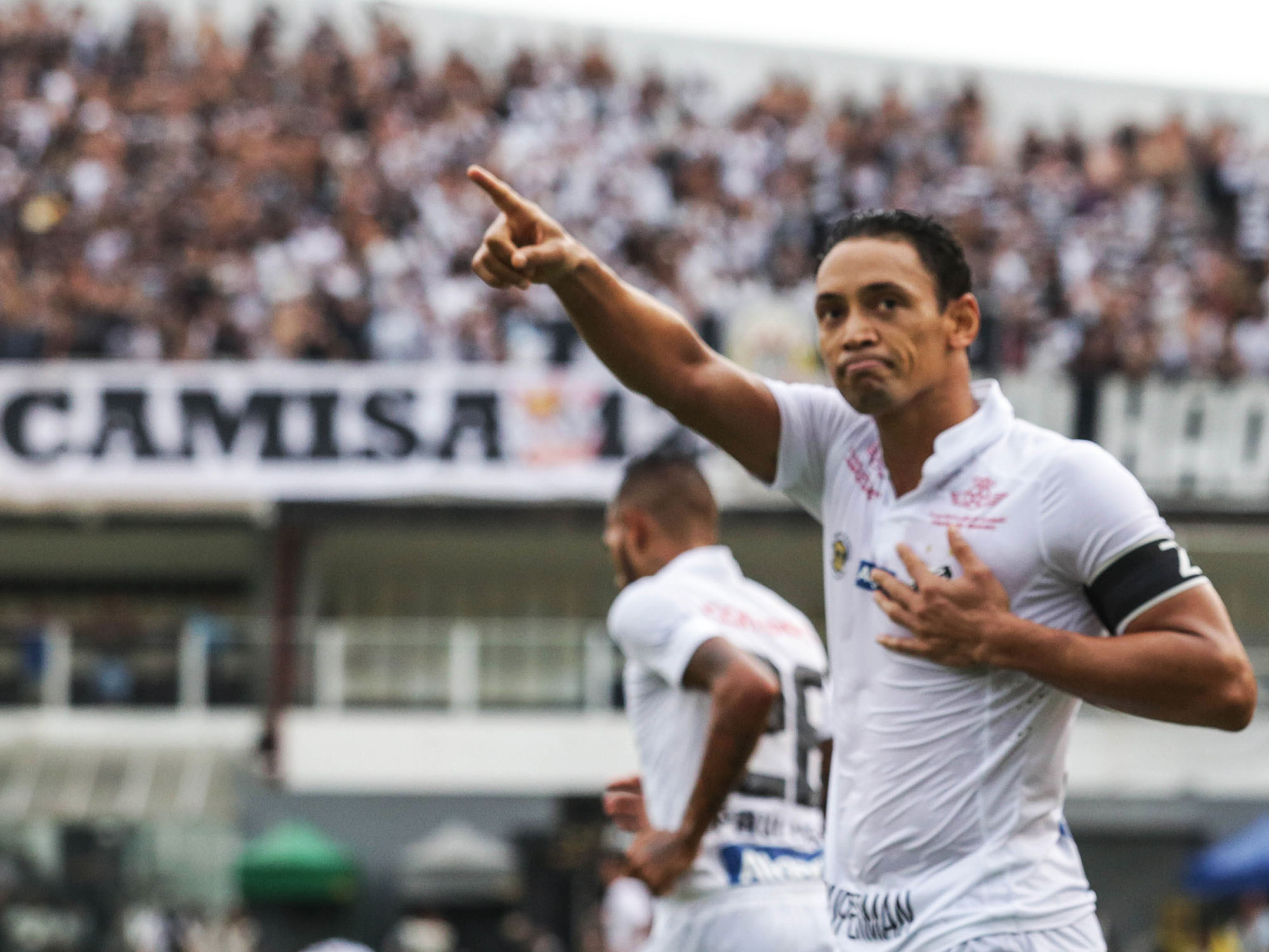 Santos vence o Corinthians por 2 a 0 na Vila Belmiro