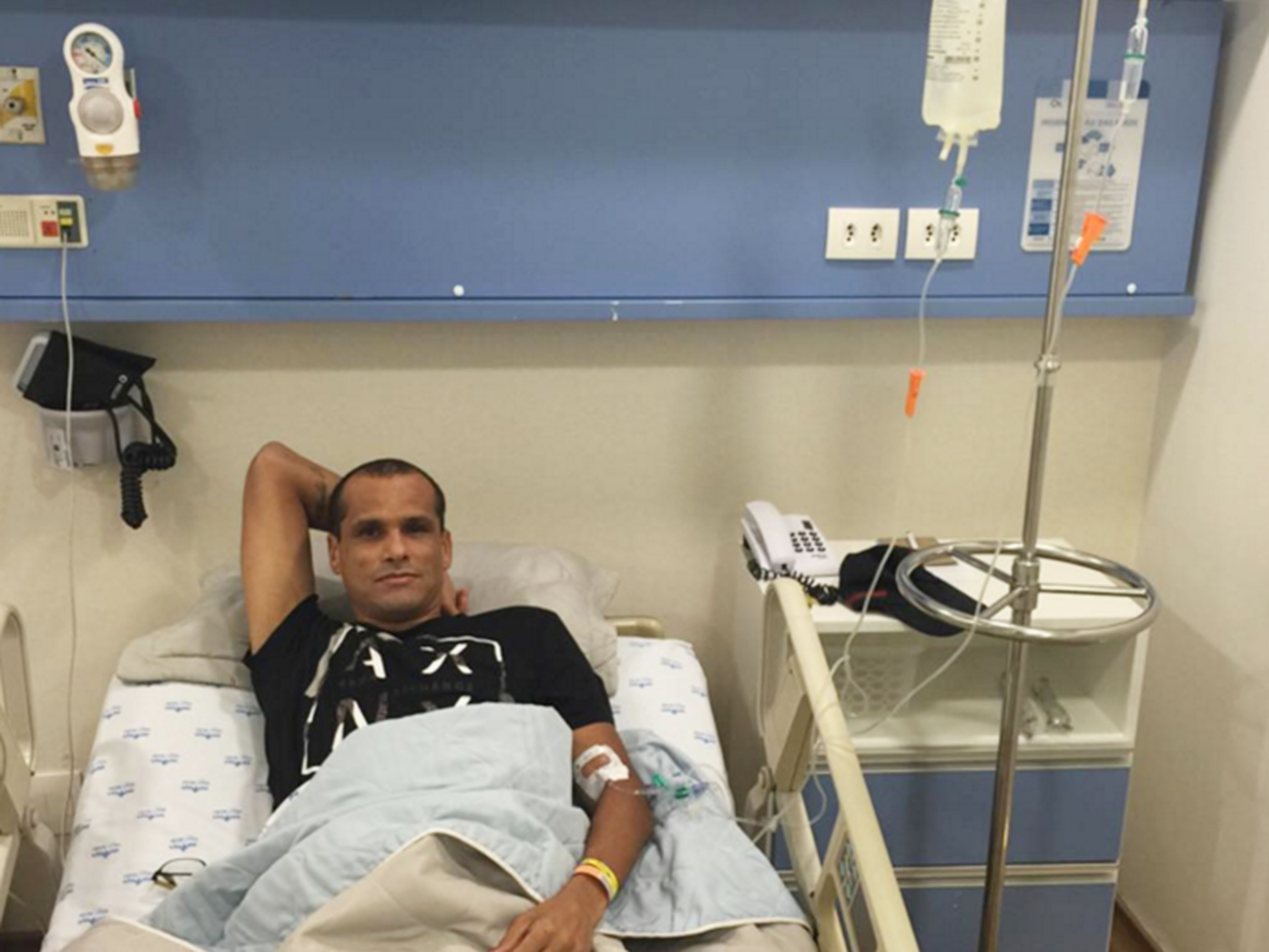 Rivaldo é internado após contrair infecção em cirurgia no joelho