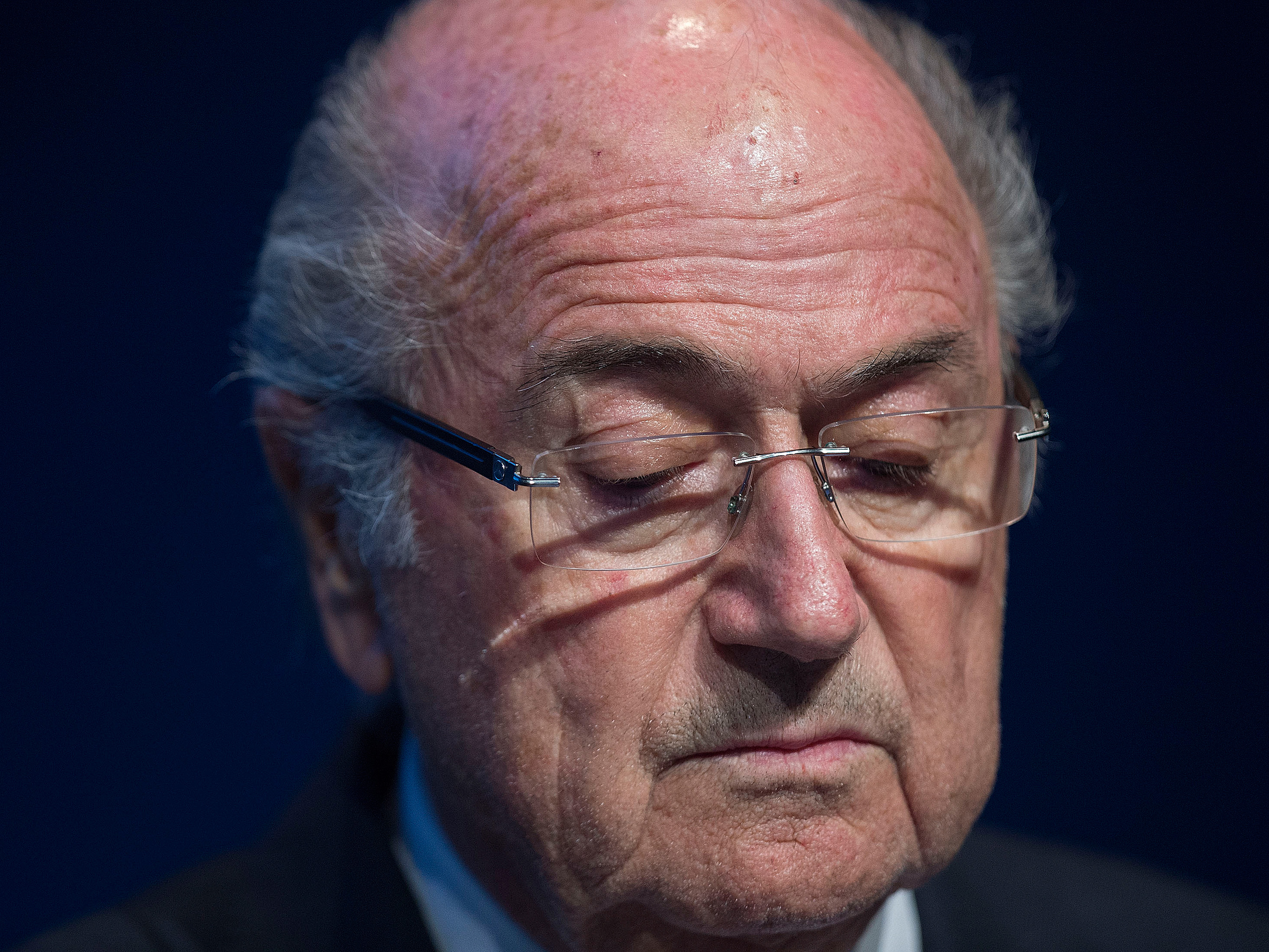 Blatter sofre novo mal-estar e está internado na Suíça